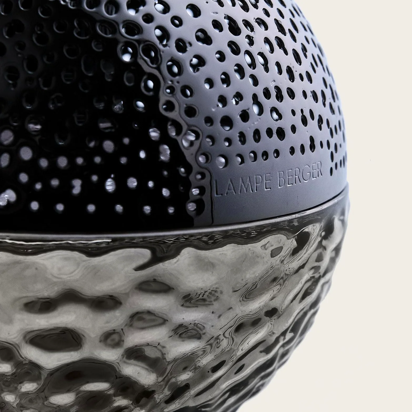 MAISON BERGER Lampada profumata Gravity Nero