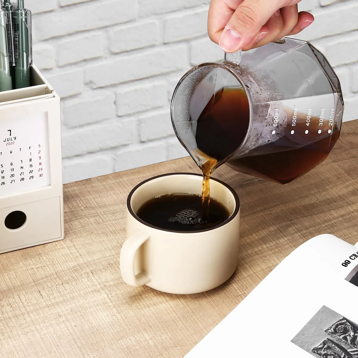 Caffettiera Pour Over, caraffa in vetro borosilicato da 600 ml, con 100 filtri di carta misura 02, manico in noce e coperchio in vetro, 600 ml, trasparente