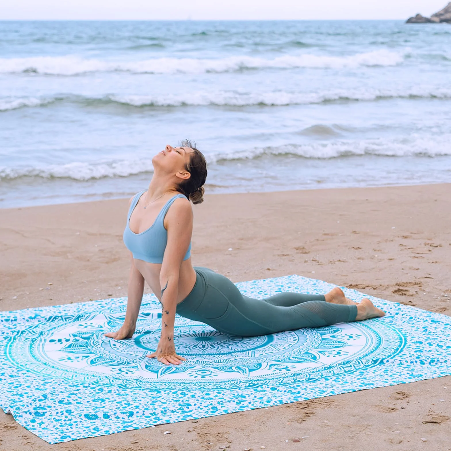 MOMOMUS Telo Mare Grande Antisabbia - Design Mandala - Ideale come Pareo, Telo Mare da Spiaggia Grande a Prova di Sabbia o Telo da Spiaggia Antisabbia XXL - Turchese, 210x230 cm