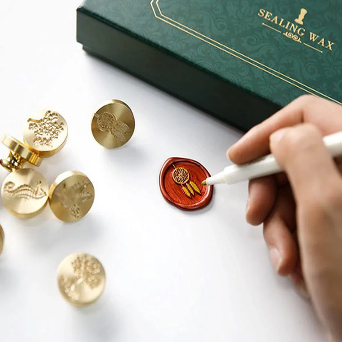 Joyeee - Set di timbri per cera con confezione regalo, con sigillo di cera con candele, cucchiaio per fusione, timbro classico e penna a colori metallizzati per matrimoni, biglietti, inviti #49