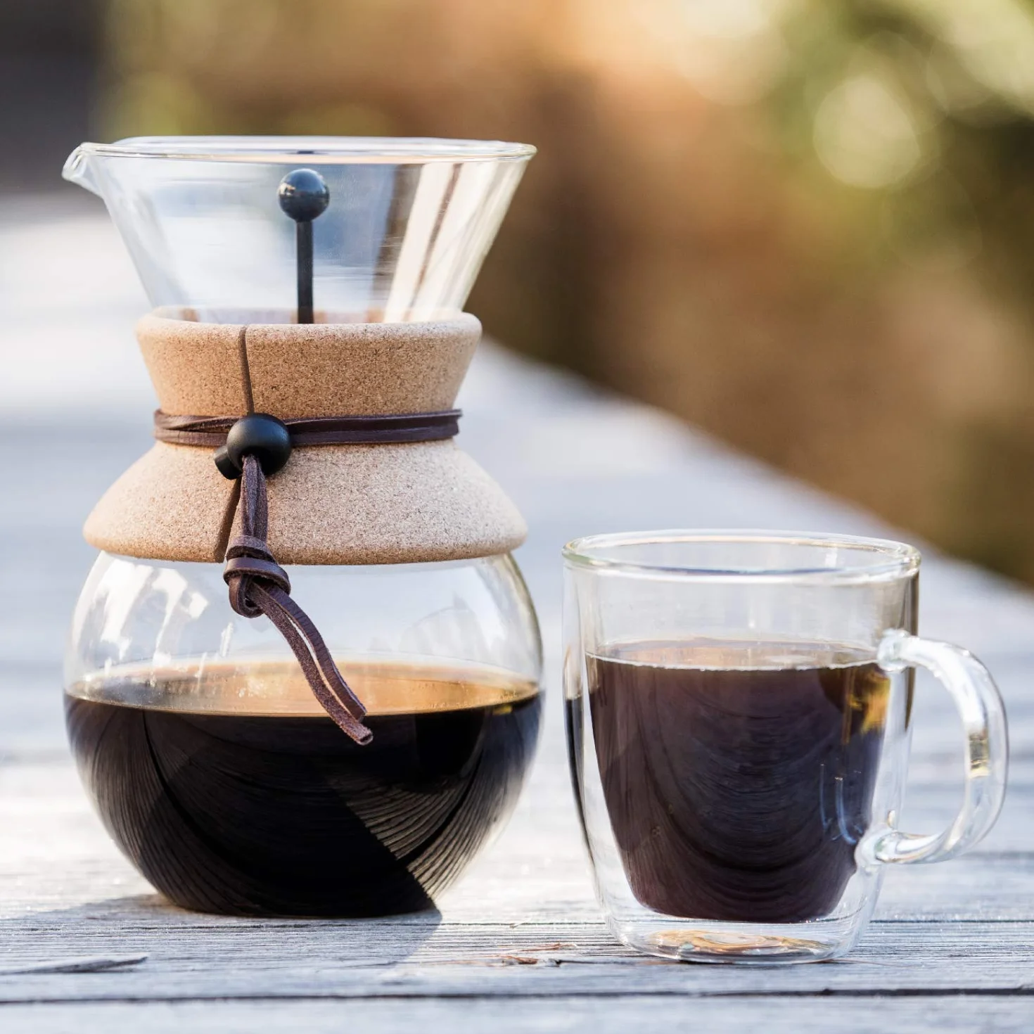 Pour over: caffettiera con filtro dorato, becco corto, 0.5 l