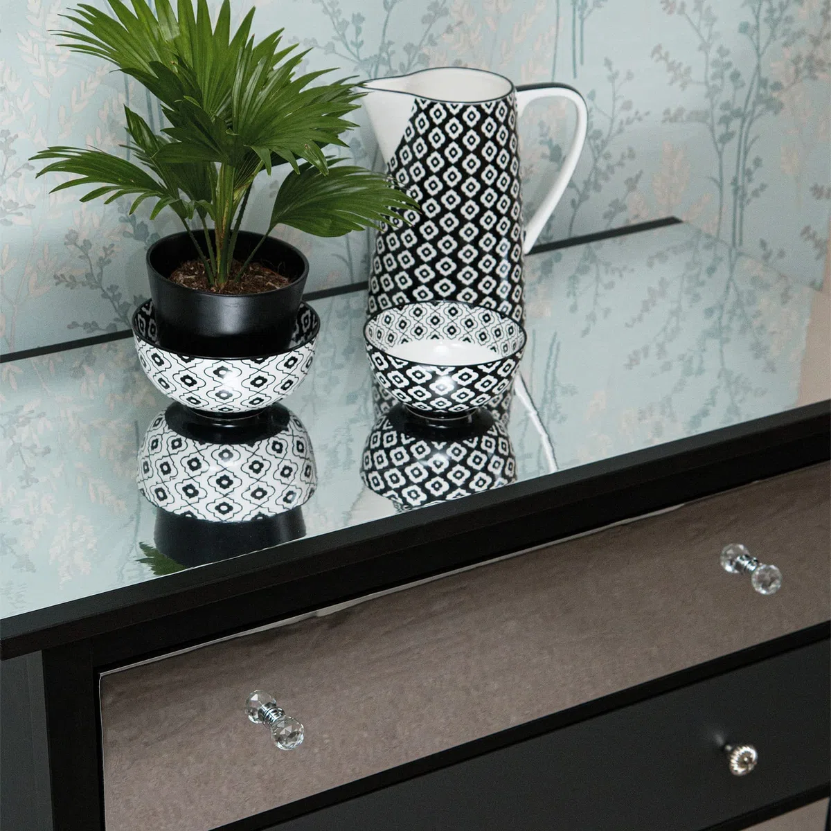 DecoMeister Pellicola Adesiva per Mobili 45x50 cm - Carta Adesiva Effetto Specchio Argento Riflettente in PVC Impermeabile e Lavabile - Pellicola Decorativa per Cucina, Armadi e Porte