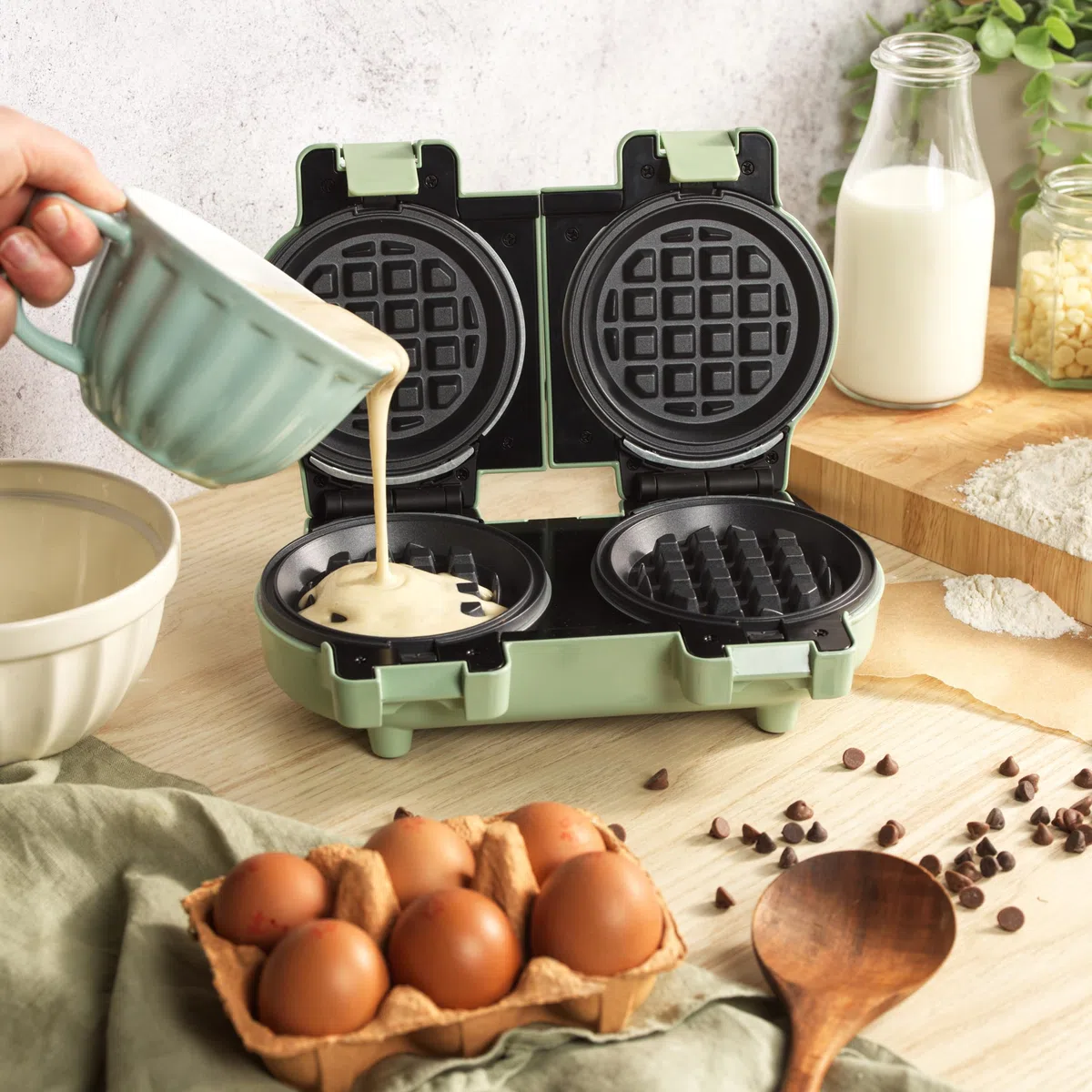 GILES & POSNER Double Mini Waffle Maker – Macchina per waffle antiaderente, snack dolci/salati, compatta, piastre rimovibili da 11,5 cm, waffle stile americano, verde pastello, 1100 W