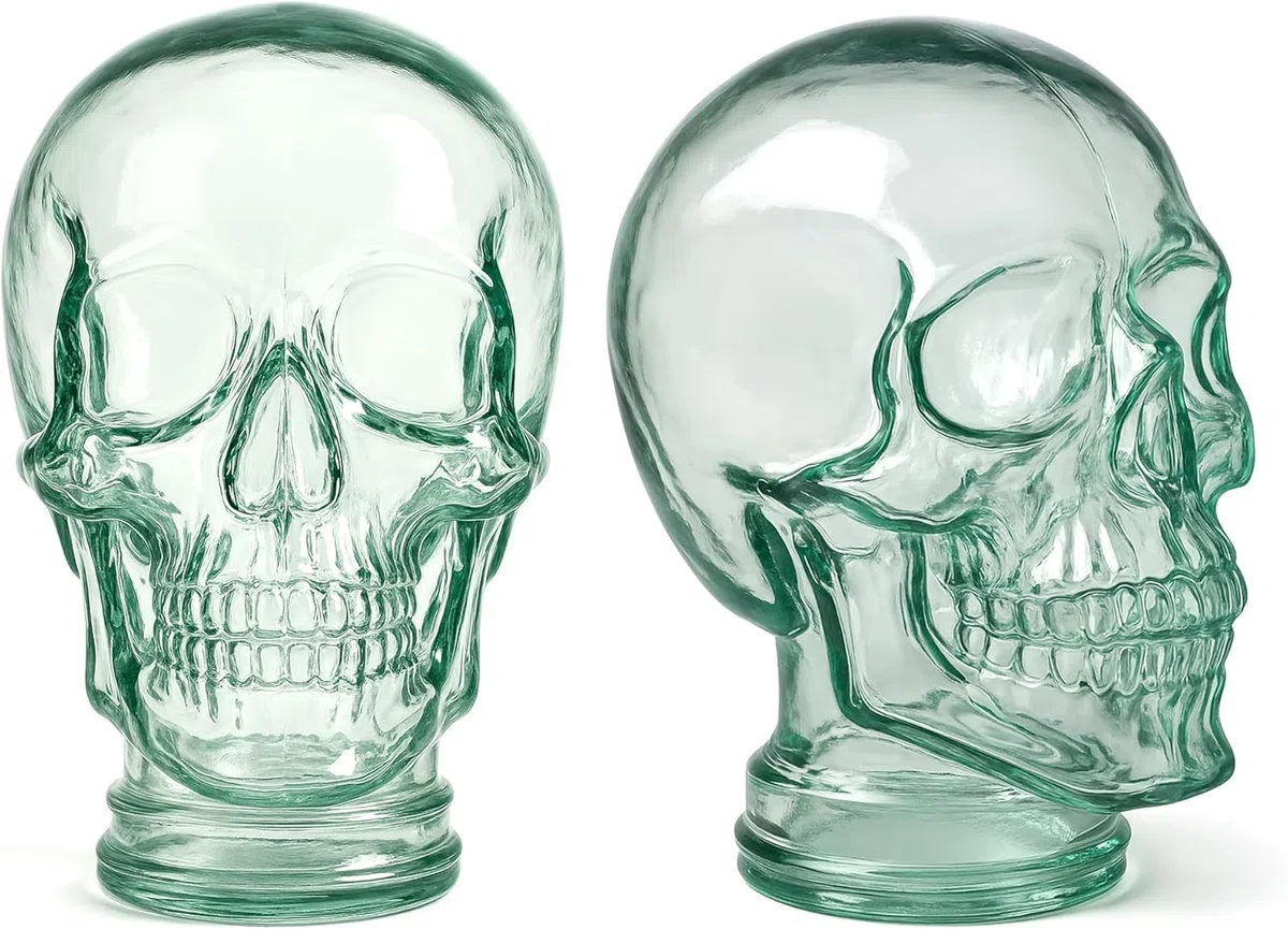 Testa manichino decorativo. Testa in vetro riciclato. Espositore per accessori in vetro. Supporto Cappelli, Cappelli, Caschi e altro ancora. Realizzato in vetro riciclato. (Teschio)