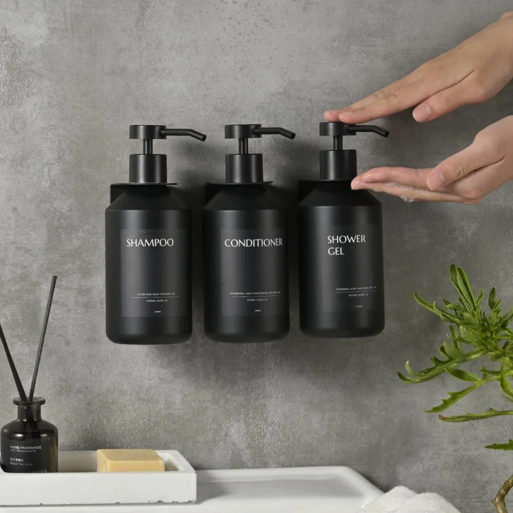 3 Pezzi 500ml Dispenser Sapone Doccia Senza Foratura, 500ml, Dispenser Sapone Bagno a Muro, Dispenser Bagnoschiuma Doccia, Con 12 Etichette Impermeabili (Bottiglia nera + testa nera)
