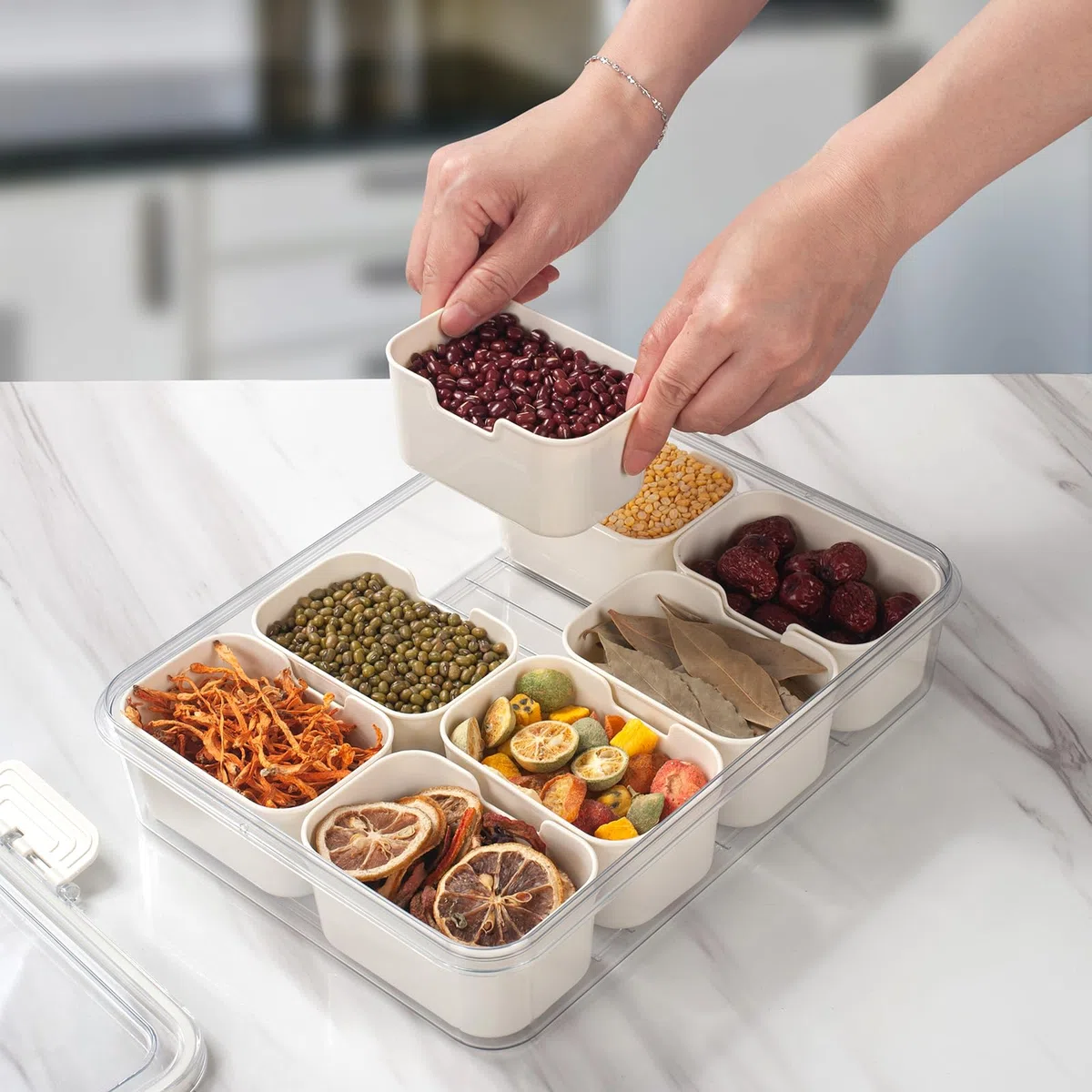 CESTATIVO Vassoio per Snack Con Coperchio e Maniglie, Contenitore per Frutta, Caramelle, Noci, Cookie, Dessert, Verdure (2 Pezzi - 8 Scomparti)
