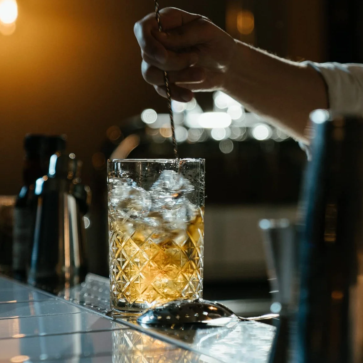 Set da 4 pezzi per cocktail | brocca di vetro, filtro Hawthorne, cucchiaio per miscelazione di bevande giapponesi e cocktail cucchiaio grande, 725 ml