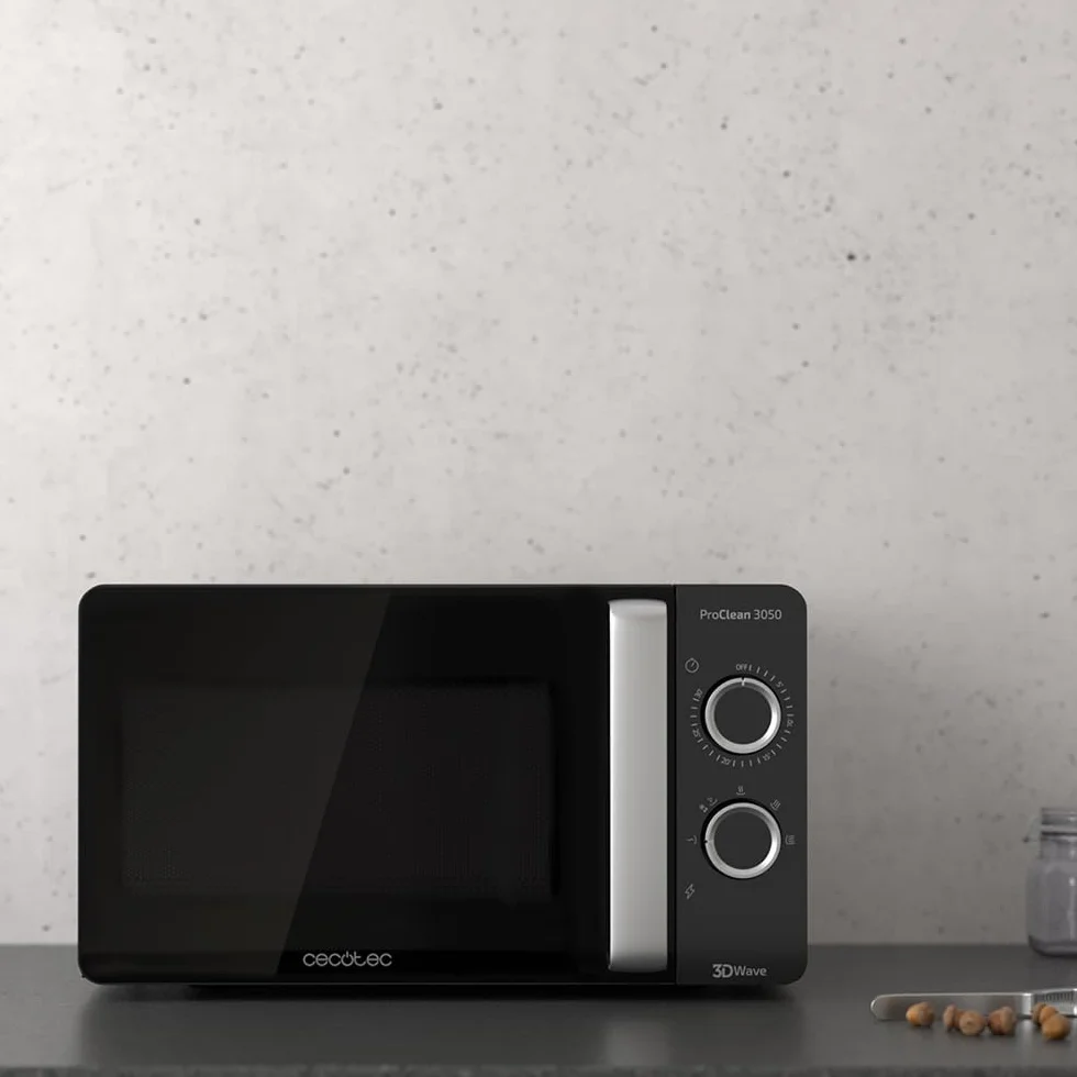 Cecotec Forno a Microonde ProClean 3050 Capacità 20 L, rivestimento Ready2Clean, potenza 700 W, 6 livelli operativi, timer 30 min, modalità scongelamento, colore nero e argento