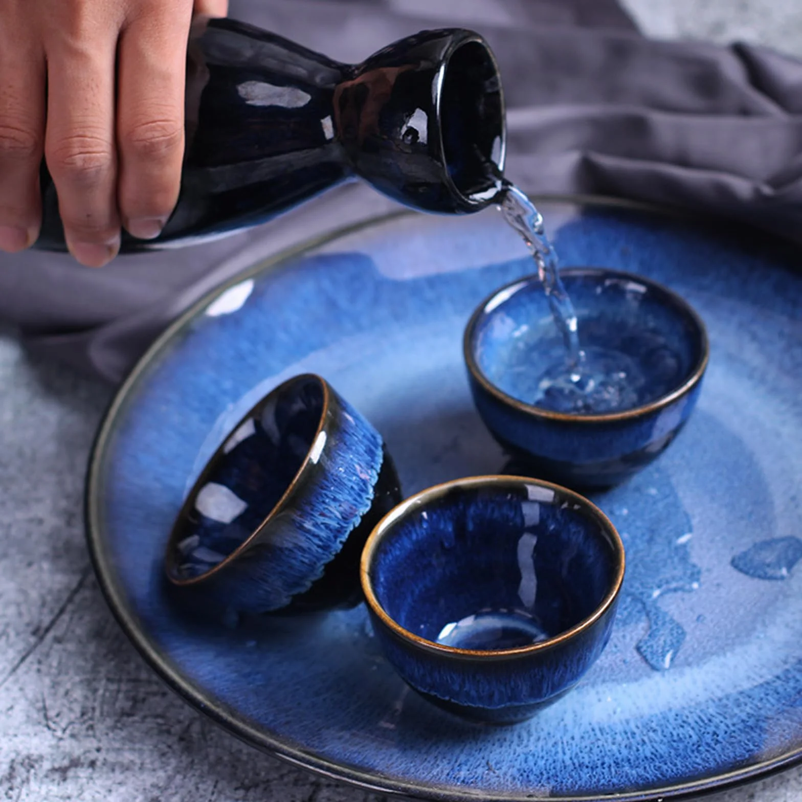 Set di 5 sake da 310 ml, in ceramica giapponese, vetro borosilicato di alta qualità con tazza e vaso di vino, elegante porcellana blu