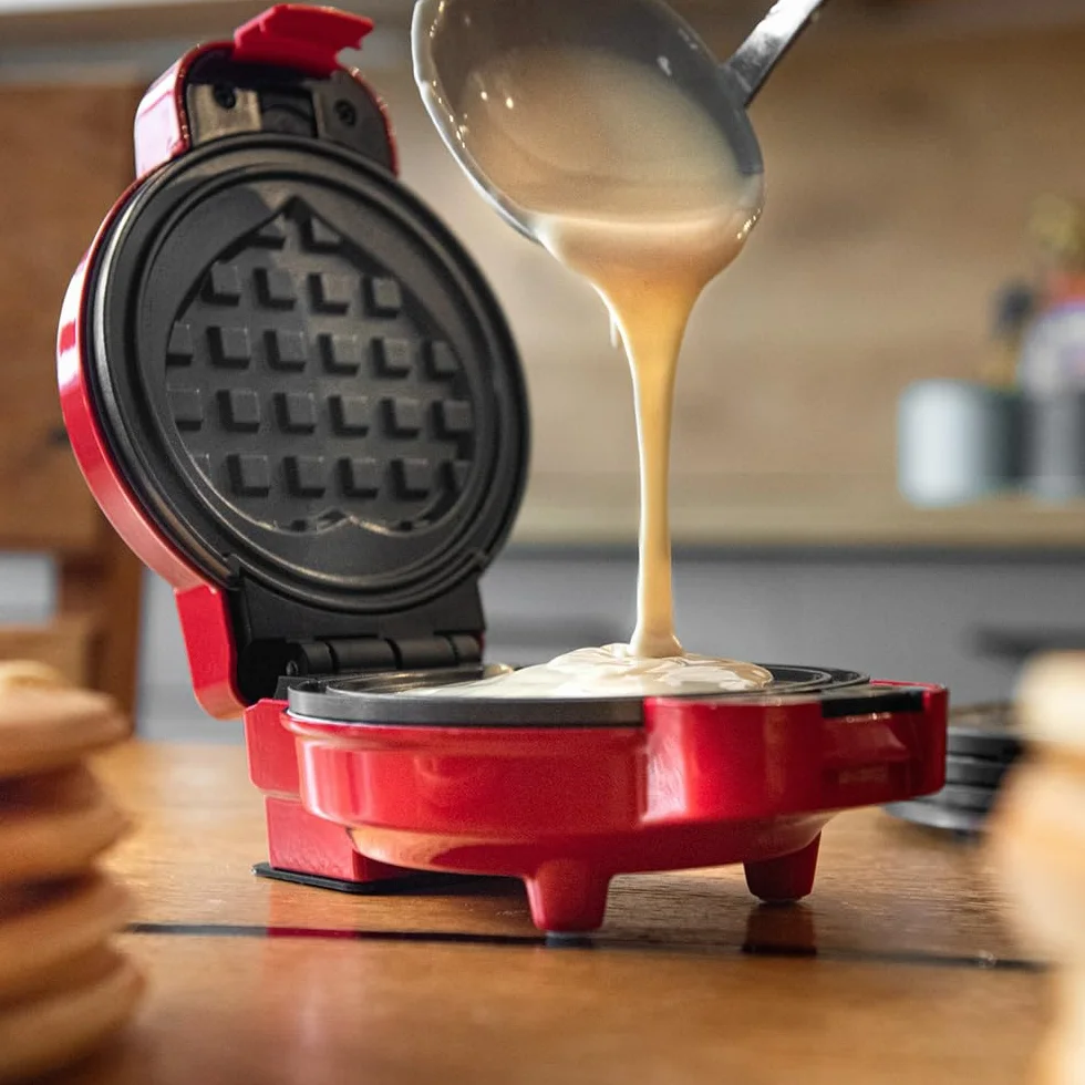 LEHMANN Mini Piastra per Waffle con Piastre Intercambiabili, Forme Zucca, Omino di pan di zenzero, Cuore e Classica, Rivestimento antiaderente – Ideale per le feste dei bambini, Rosso