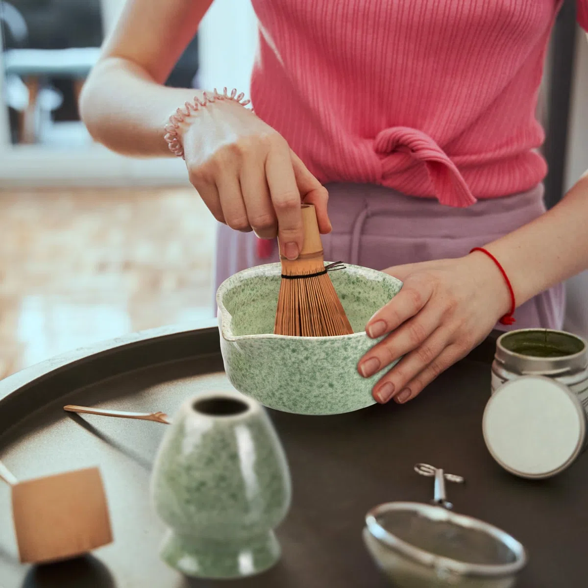5 in 1 Set Accessori per Matcha Cerimonia Tè Giapponese con Ciotola Matcha, Frusta Matcha in Bambù Naturale, Paletta Bambù, Porta Frullino per Tè Cerimonia (Verde Intenso)
