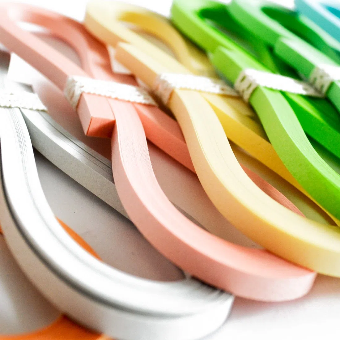 JUYA Set di Strisce per Quilling di Carta di Tant 32 colori 1280 Strisce QP390TPC32 Larghezza carta 3mm
