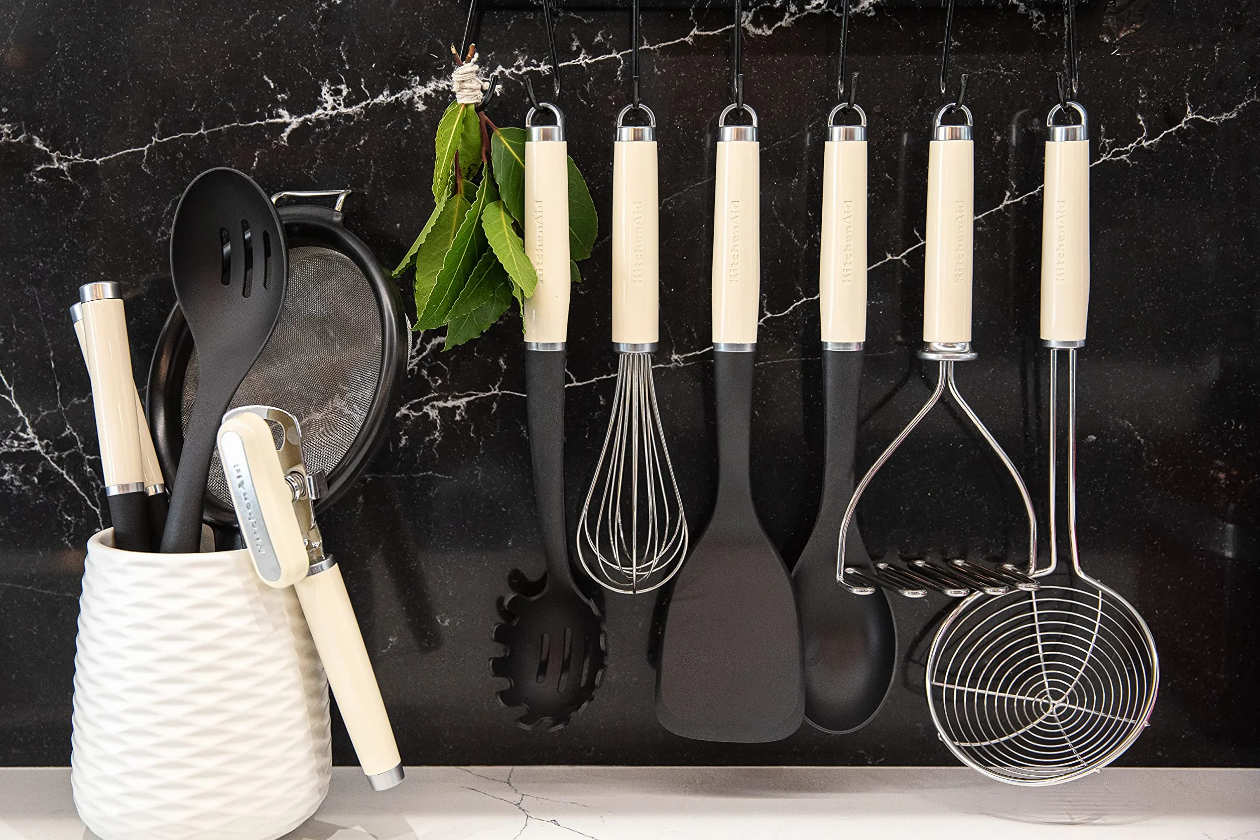 KitchenAid Cucchiaio Forato / Schiumarola a Ragnatela, Acciaio Inossidabile Resistente alla Ruggine, Sicuro in Lavastoviglie, 36 x 51 x 140 mm, Crema