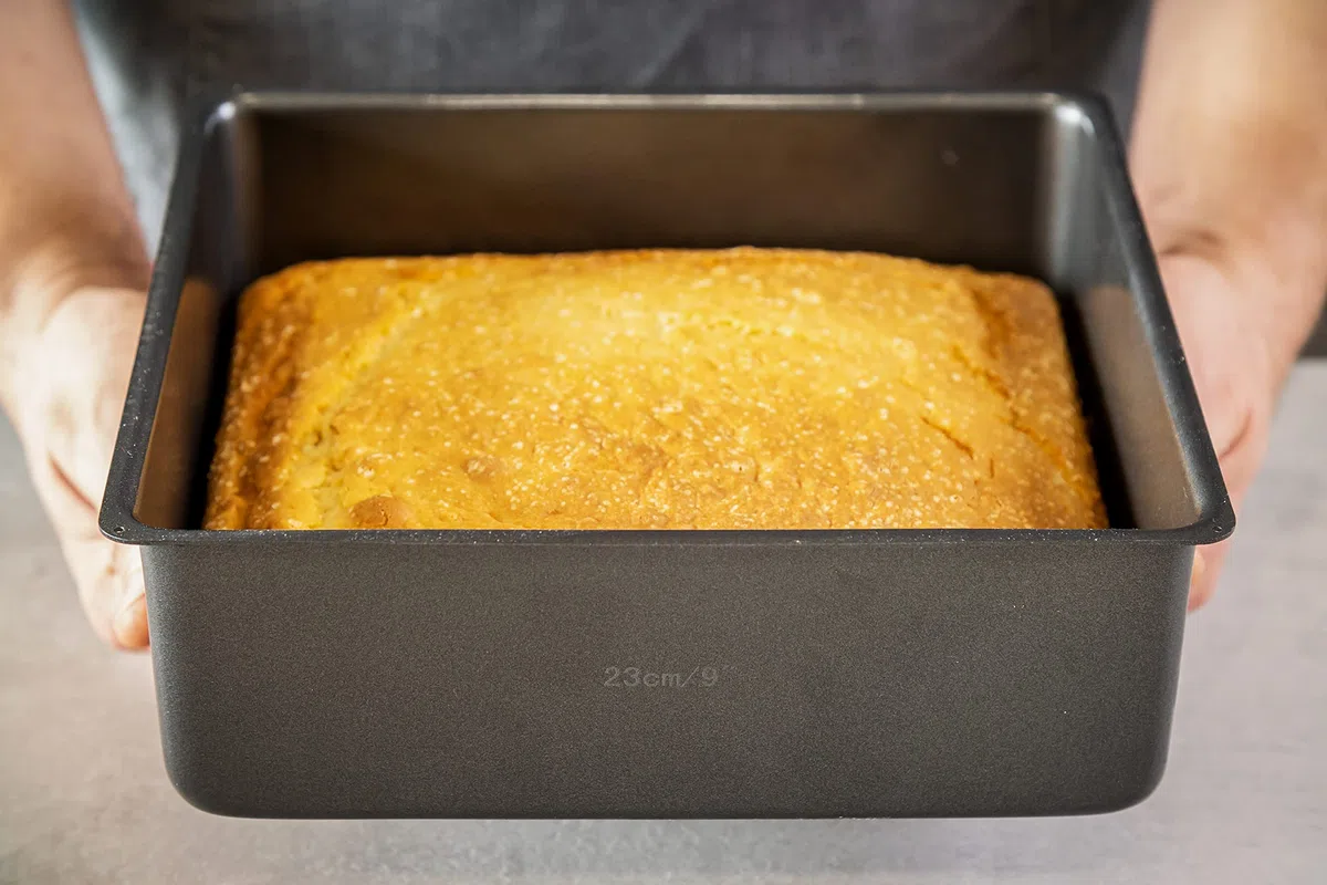 MasterClass Deep Cake Tin, 23cm Square Pan, With Loose Bottom, Non Stick, 1 mm Carbon Steel, PFOA free, 9 Inch, Grey