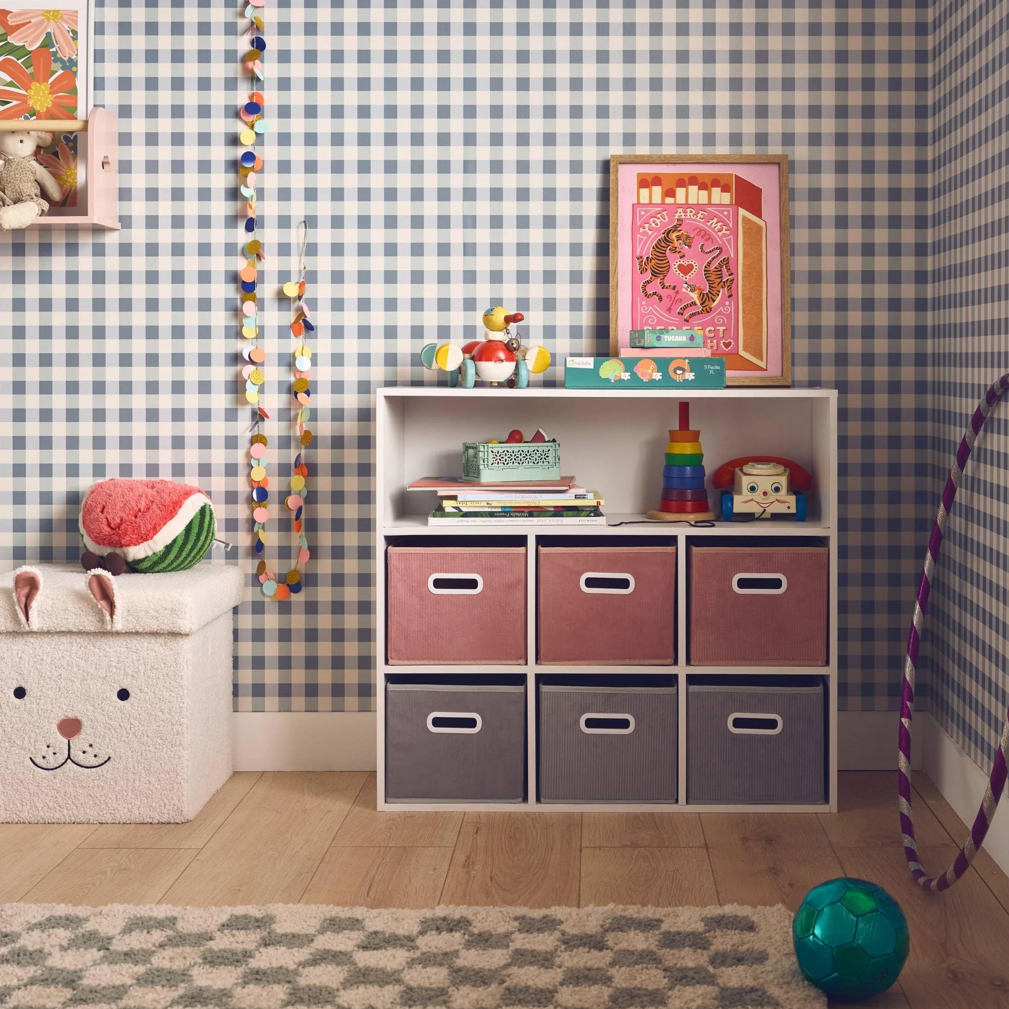 Libreria per bambini con 6 cestini in velluto, Camille, Rosa, 129.5x76.2x70 cm