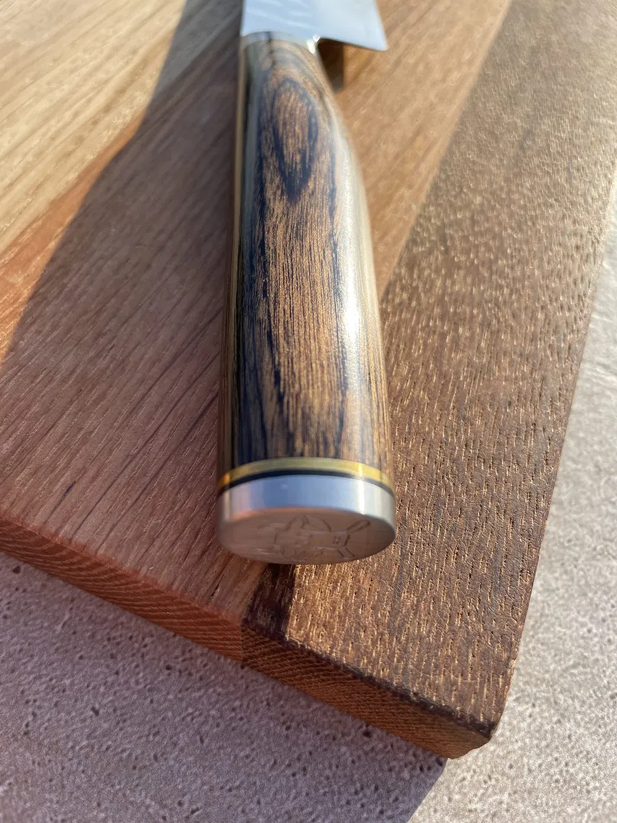 Kai Shun Classic Premier Tim Mälzer | TDM-1701 Coltello multiuso ultra affilato | Lama di Damasco 15 cm + tavola in legno massello 30x18 cm