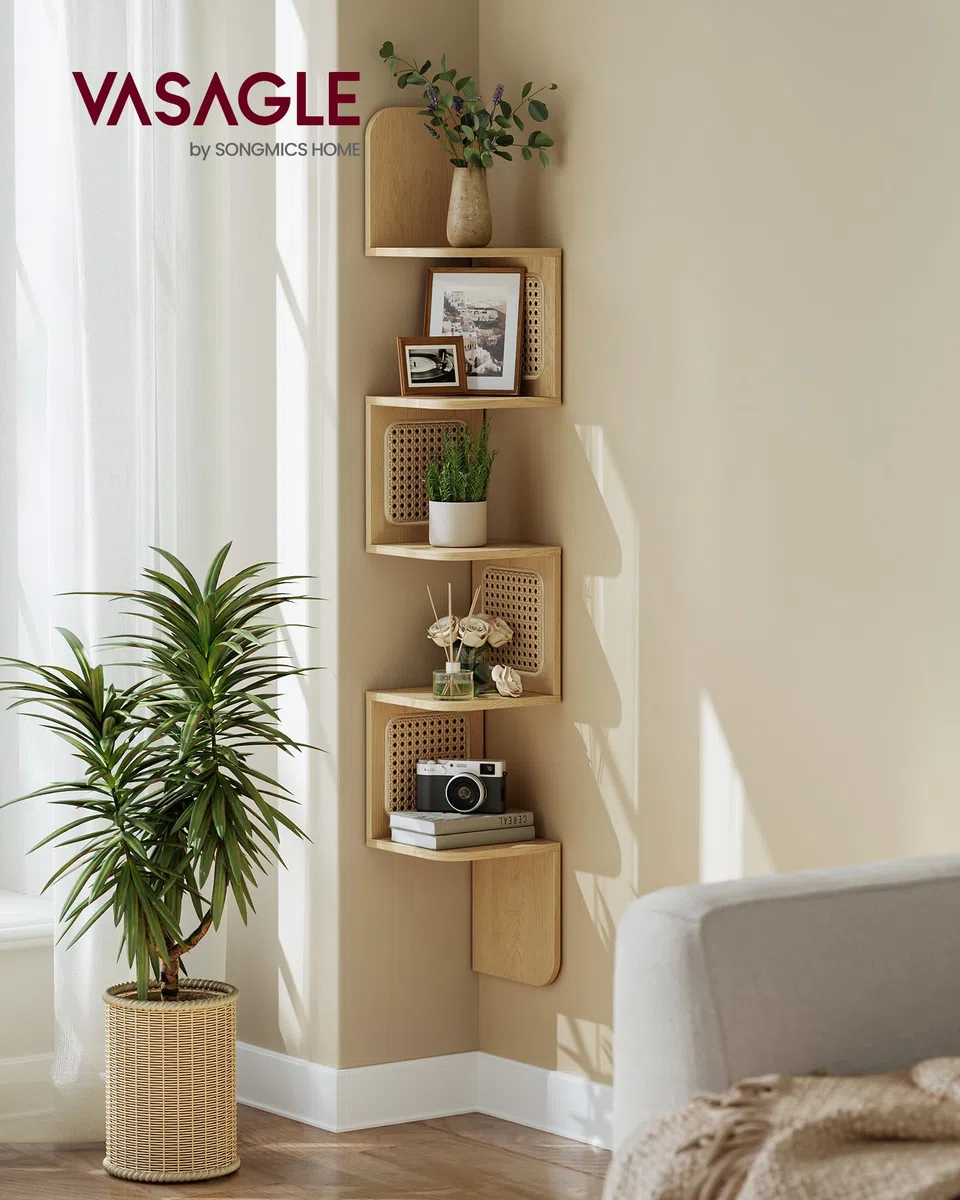 VASAGLE Libreria Angolare, Mensola Angolare da Muro a 5 Ripiani, Portante di 25 kg, Lati in Rattan PVC, Scaffale Compatto, Cucina Camera da Letto Soggiorno, Stile Boho, Beige Rovere LLS582Y57