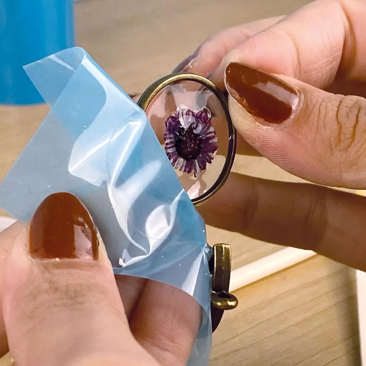 Resina UV Trasparente per Bijoux e Gioielli, indurimento Veloce, Filtro Anti-Ingiallimento, Effetto Acqua, facile da usare e Sicura, Crea i tuoi Bijoux in Resina (200 gr)