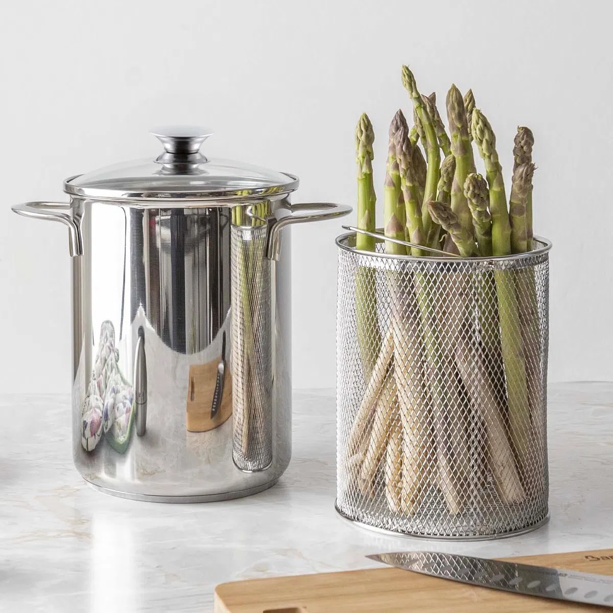 Avilia Asparagera in Acciaio Inox - Pentola per Asparagi e Verdure con Cestello Retato Estraibile, Fondo Triplo per Miglior Distribuzione del Calore, 16 cm