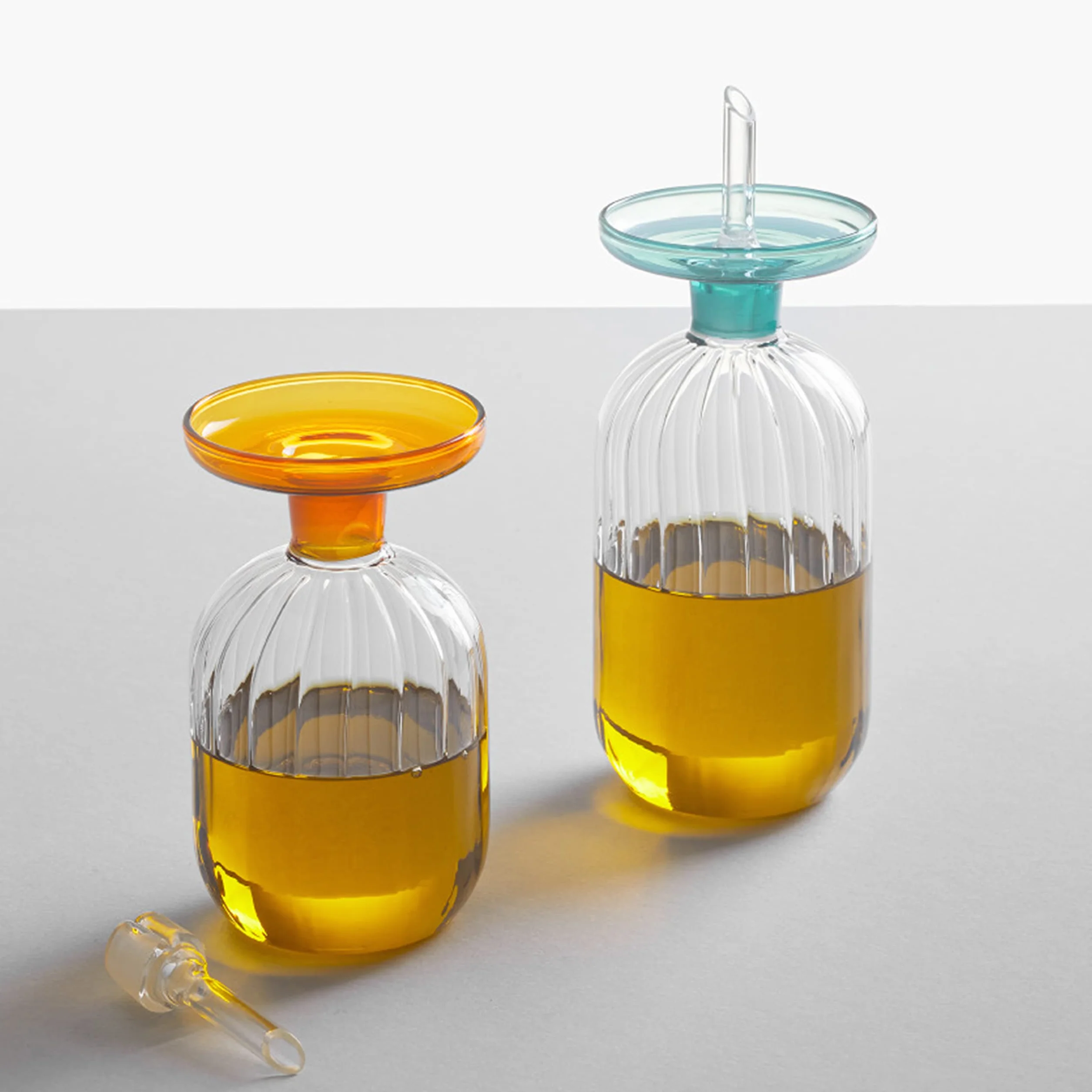 Ichendorf Milano Oliera Bassa con Tappo Ambra | Collezione Lotus | 25 cl | Vetro Borosilicato | Fatto a Mano