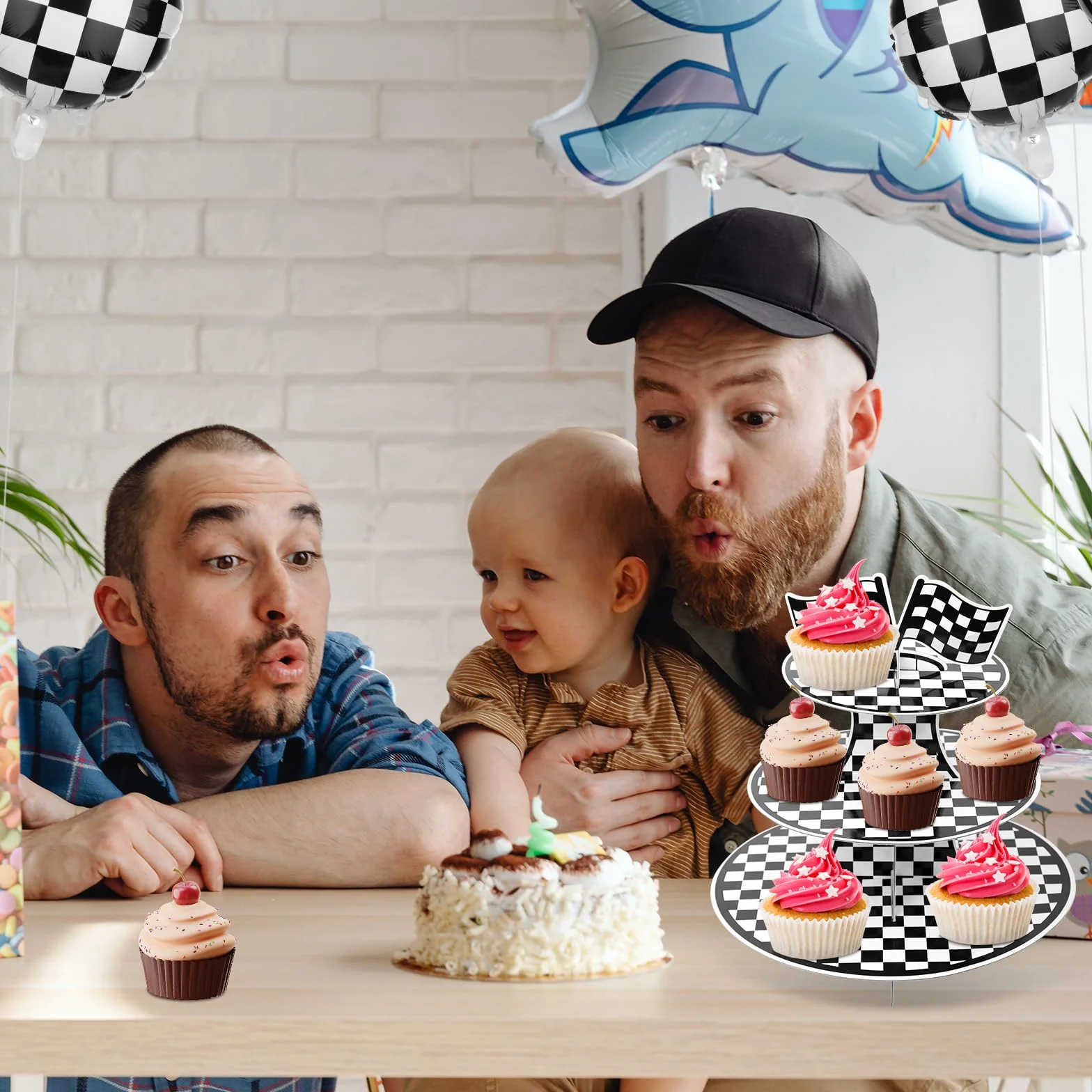 PEUTIER 2pz Decorazioni per Feste di Compleanno Auto, Supporto per Cupcake 3 Livelli per 48 Cupcake con Bandiera Scacchi in Bianco e Nero Forniture per Feste a Tema Auto per Ragazzi Uomini