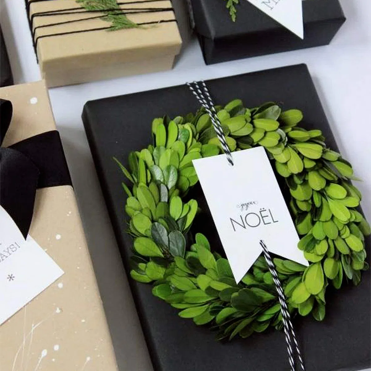 RUSPEPA Rotolo Di Carta Kraft Nera - 76,2 Cm X 30 - Carta Riciclata Perfetta Per L'Artigianato, L'Arte, Il Confezionamento Di Regali, L'Imballaggio, La Posta, La Spedizione, Il Pagliolo E Il Pacco