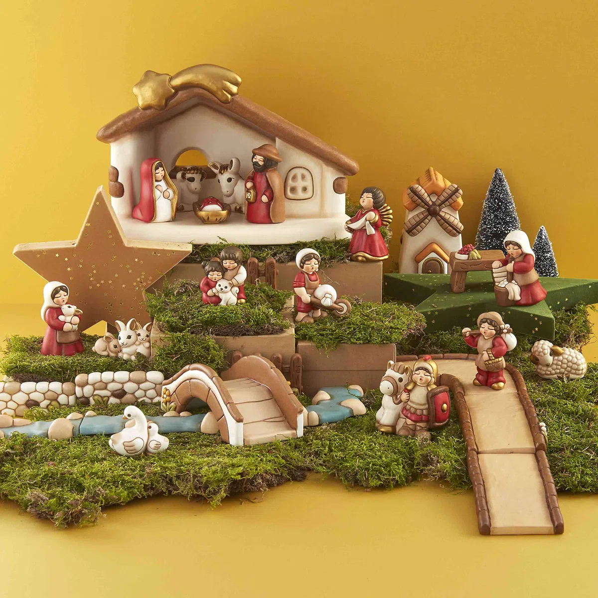 THUN - Statuina Presepe Coppia di Bambini con Gatto - Decorazioni Natale Casa - Linea Presepe Classico, Variante Bianca - Ceramica - 5,5 x 4 x 6,5 h cm