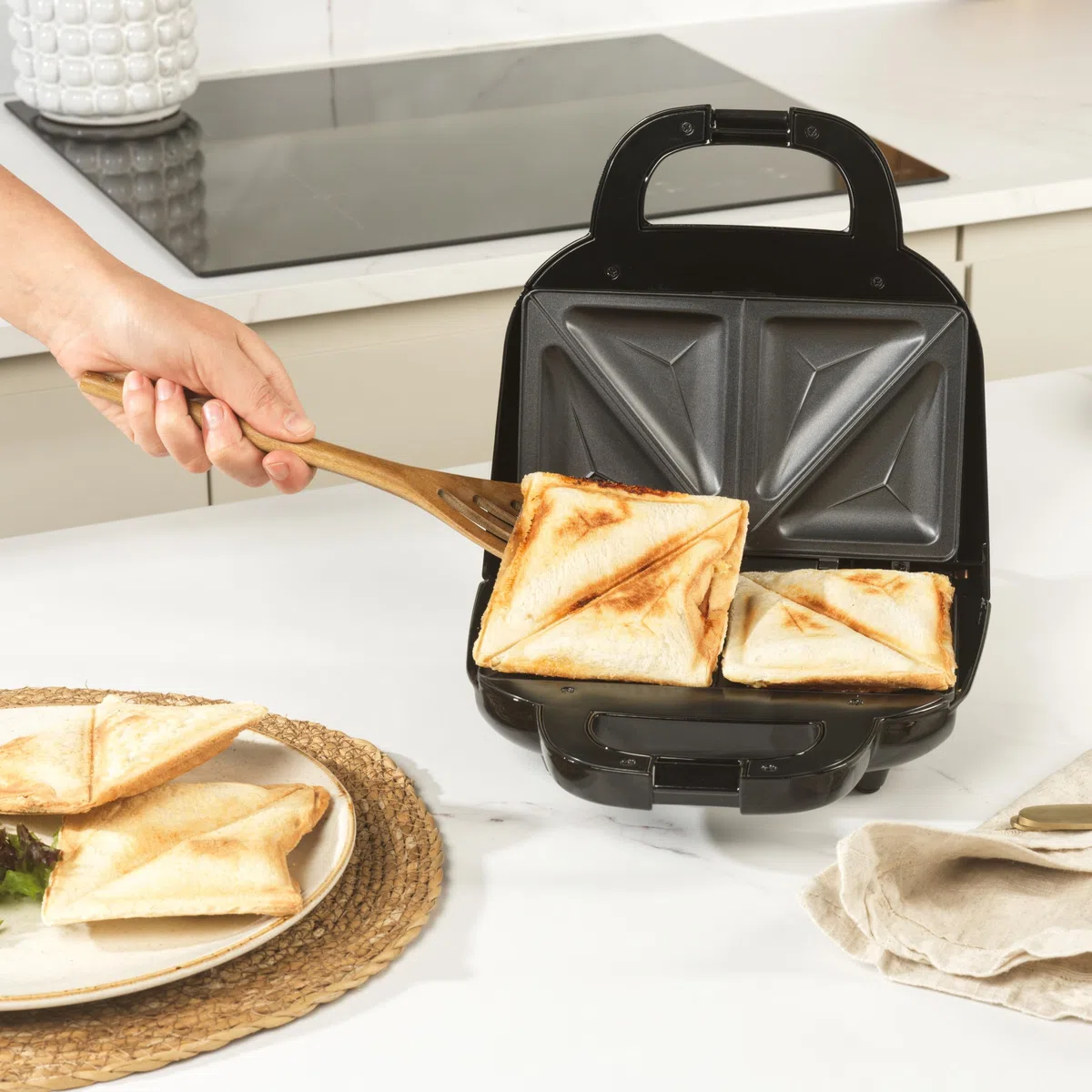 Salter Tostiera elettrica a 2 panini – Tostapane a forma di borsa con piastre antiaderenti profonde, controllo automatico della temperatura, manico a tocco freddo, 750 W