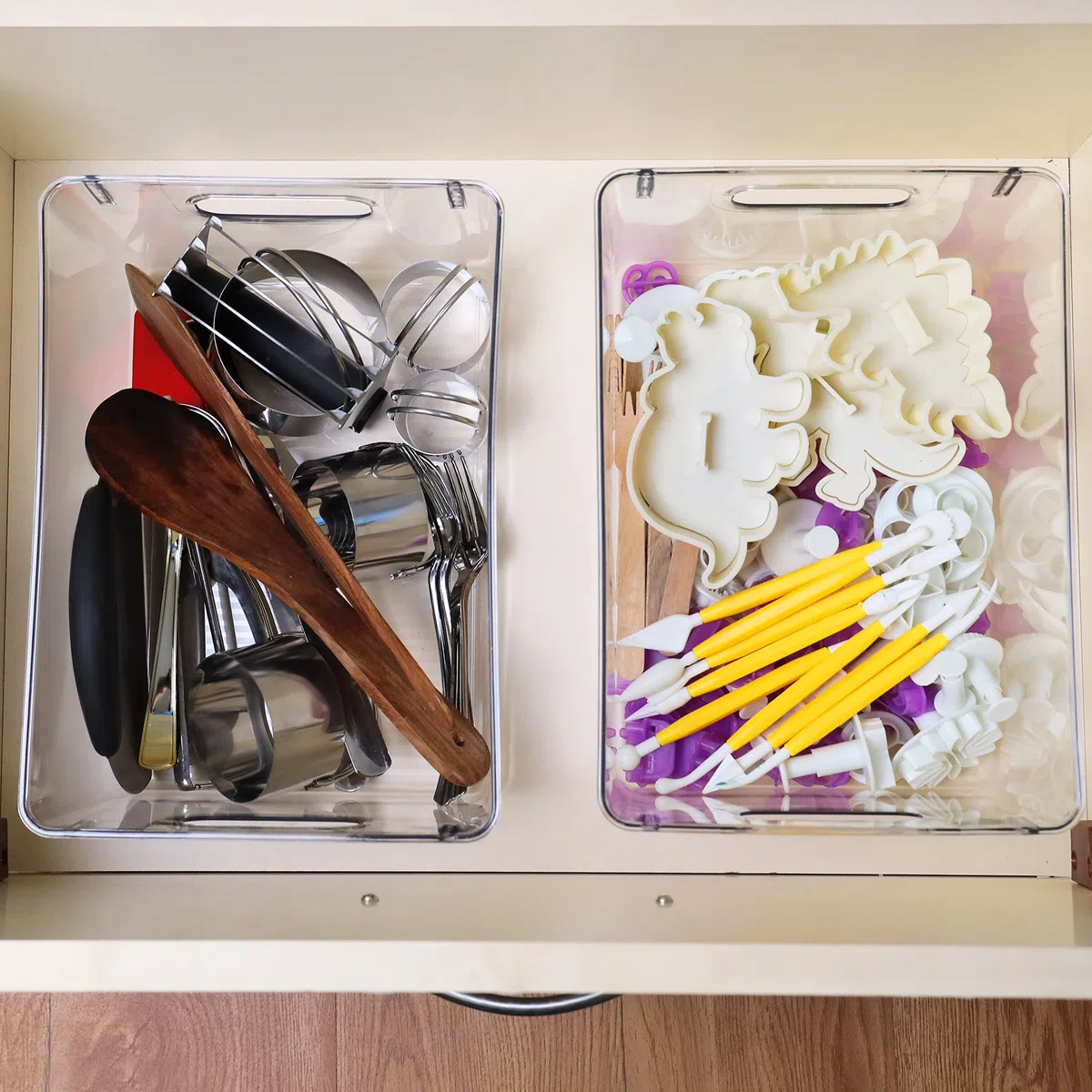Kurtzy 2 Contenitori Alimentari Organizer Cucina Salvaspazio e Armadi - Lunghezza 26 cm - Contenitori Frigorifero Salvaspazio Cucina Plastica Trasparente - Organizer Dispensa, Bagno e Cassetti