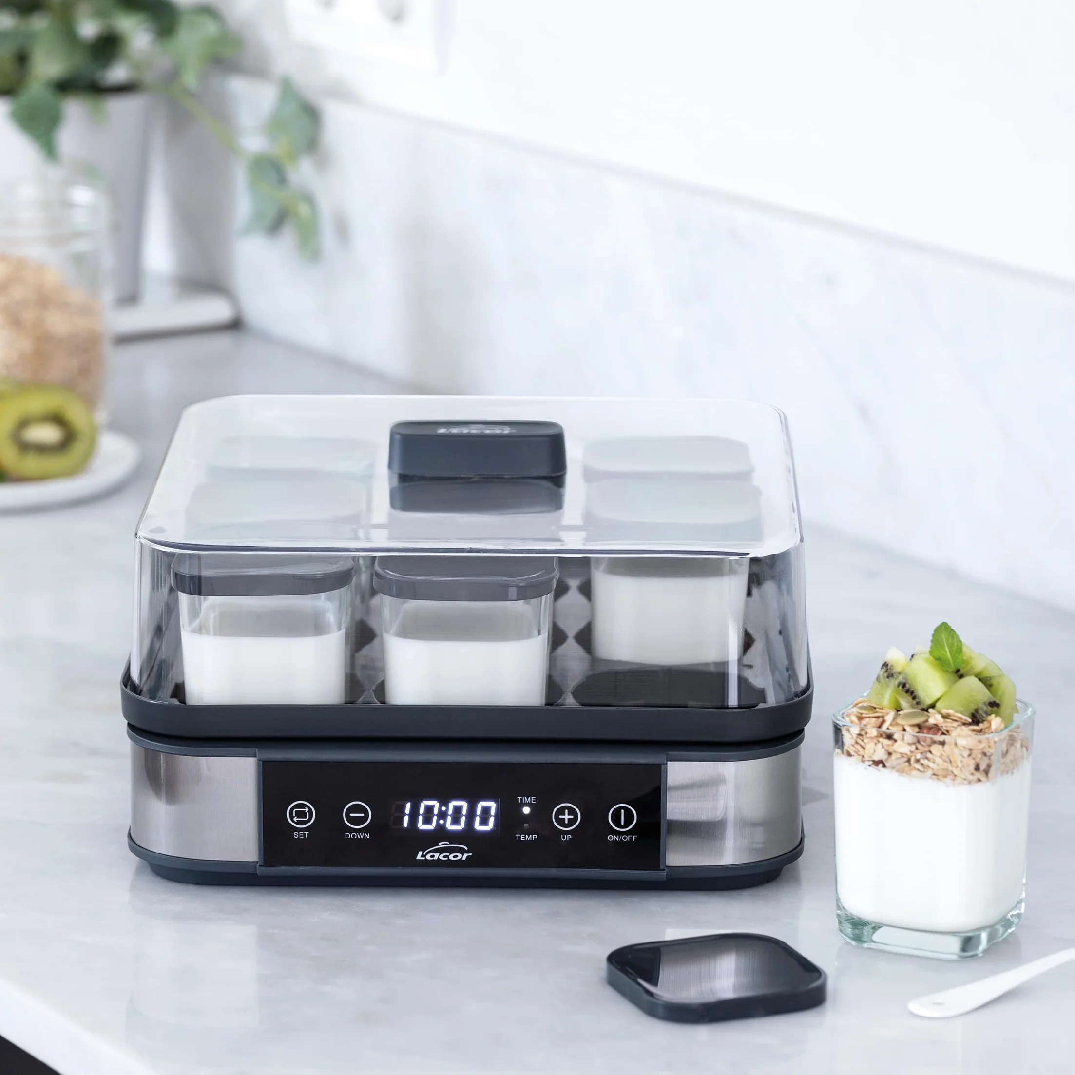 Lacor - 69439 - Yogurtiera in Vetro Deva, 9 Vasetti di Vetro Inclusi, Temperatura Regolabile, Timer, Spegnimento Automatico, Include Ricettario, 100% Senza BPA, 170ml x 9