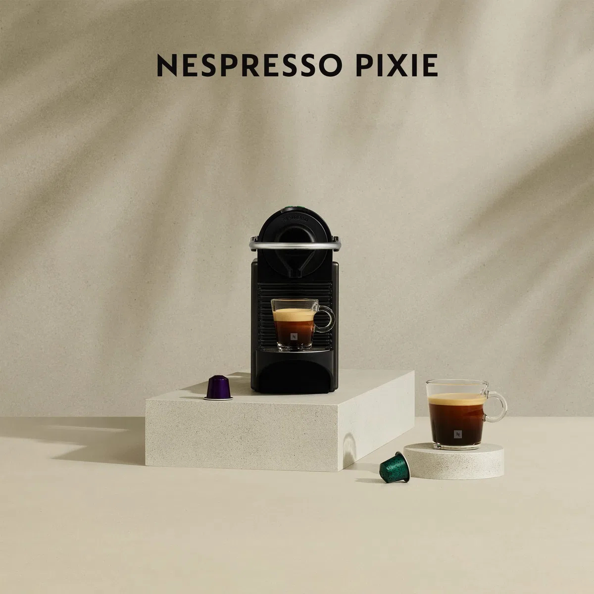 Nespresso Pixie XN3045, Macchina da caffè di Krups, Sistema Capsule Nespresso, Serbatoio acqua 0.7L, Electric Red