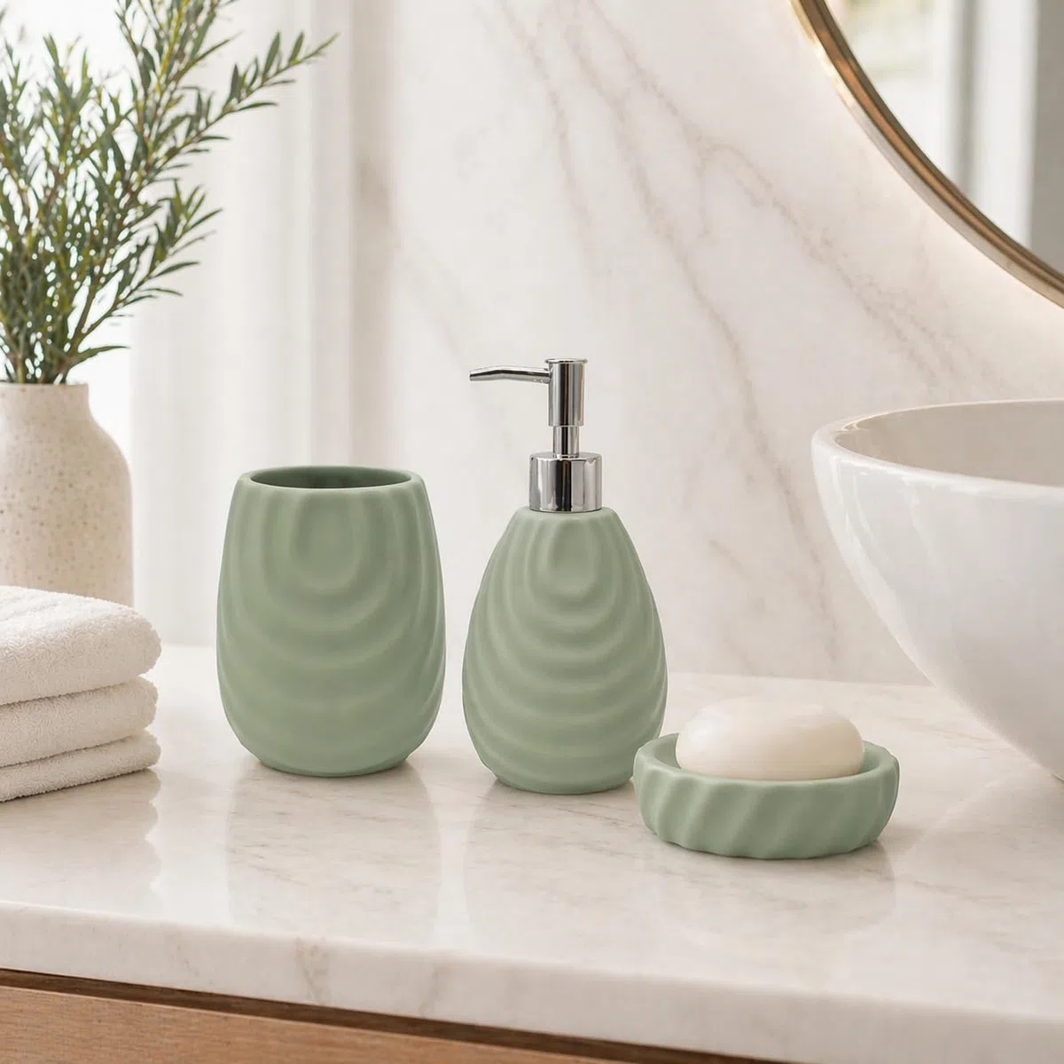 Set Accessori Bagno 3 Pezzi in Ceramica Lucida Modello Incas, Dispenser Sapone Liquido, Porta Spazzolini e Porta Saponetta (verde)