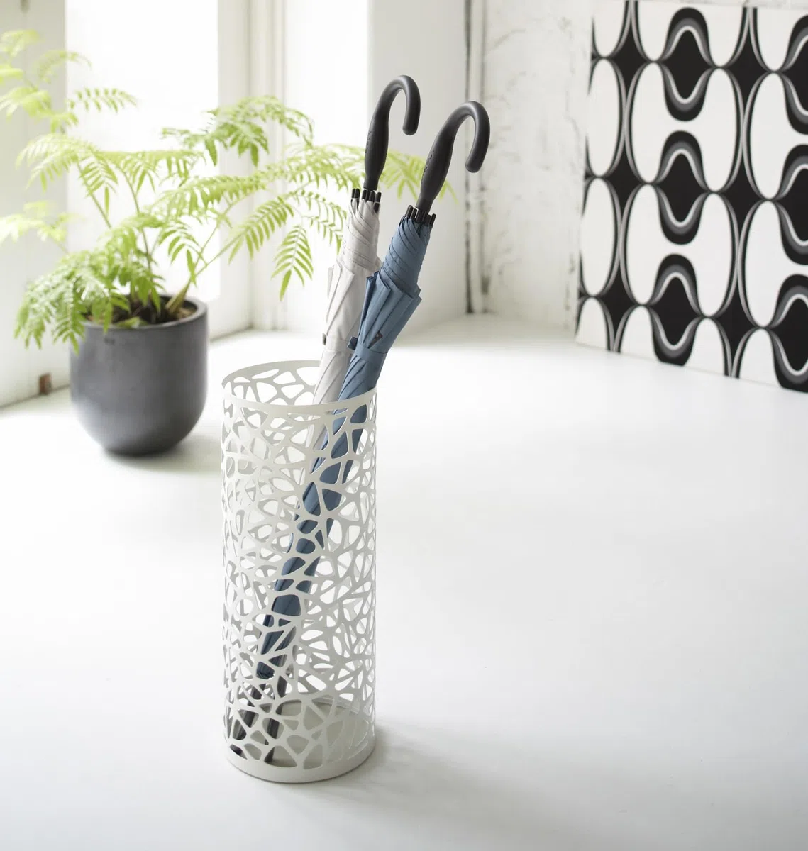 YAMAZAKI 6321 NEST Portaombrelli, bianco, acciaio, design minimalista, 19 x 19 x 46.5 cm