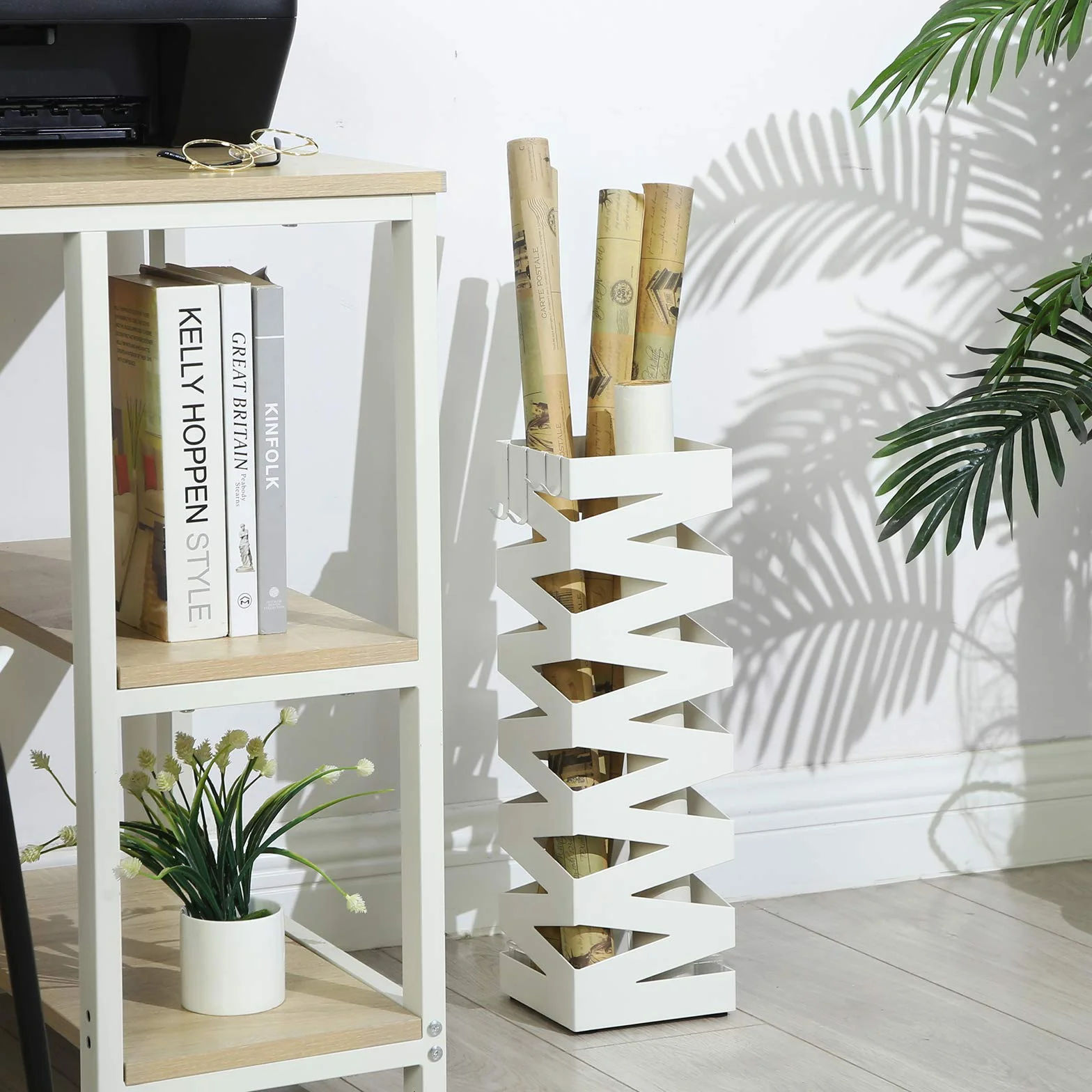 SONGMICS Porta Ombrelli in Metallo, Contenitore per Ombrelli Quadrato con 4 Gancetti e Vaschetta Scolapioggia Rimovibile, 15,5 x 15,5 x 49 cm, Bianco LUC16W