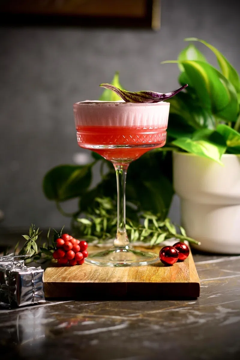 Oceano Set di 4 Calici Champagne e Cocktail in Cristallo Intagliato Coppe Retrò in Stile Vintage da 250ml Ideali per Bollicine, Martini e Dessert Design Elegante per Cerimonie e Feste