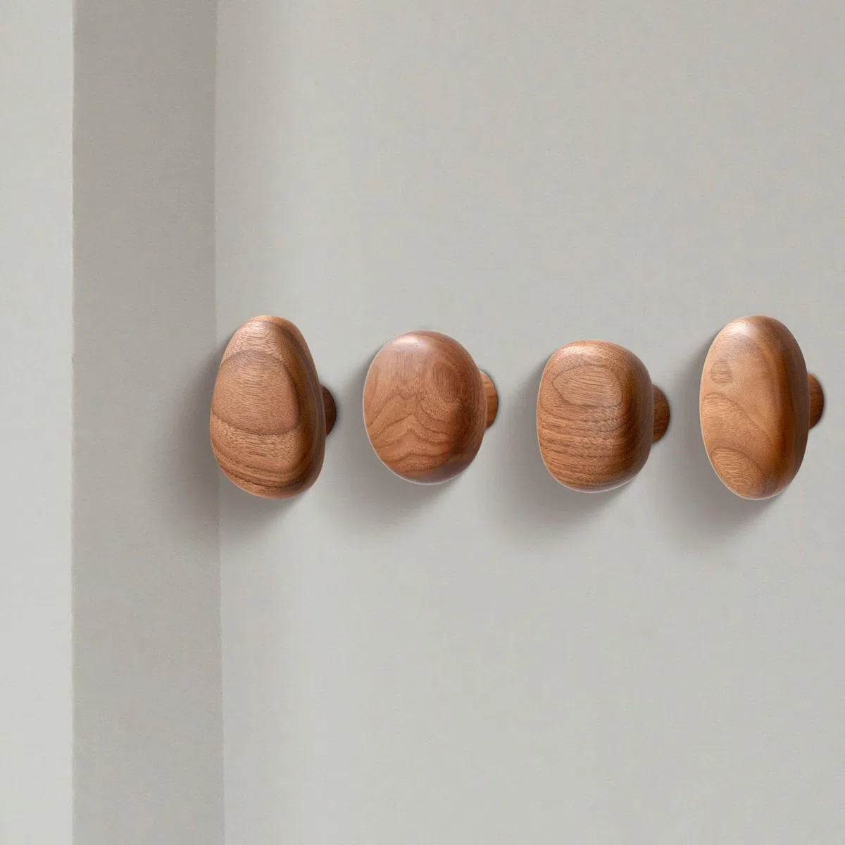 LOVIVER 4 PCS Ganci Appendiabiti da Parete in Legno, Pomelli per Armadietti, Leggeri e Comodi Gancio, Attaccapanni per Bagno Spogliatoio Camera da Letto per Appendere Vestiti, Cappelli, Borse, Giacche