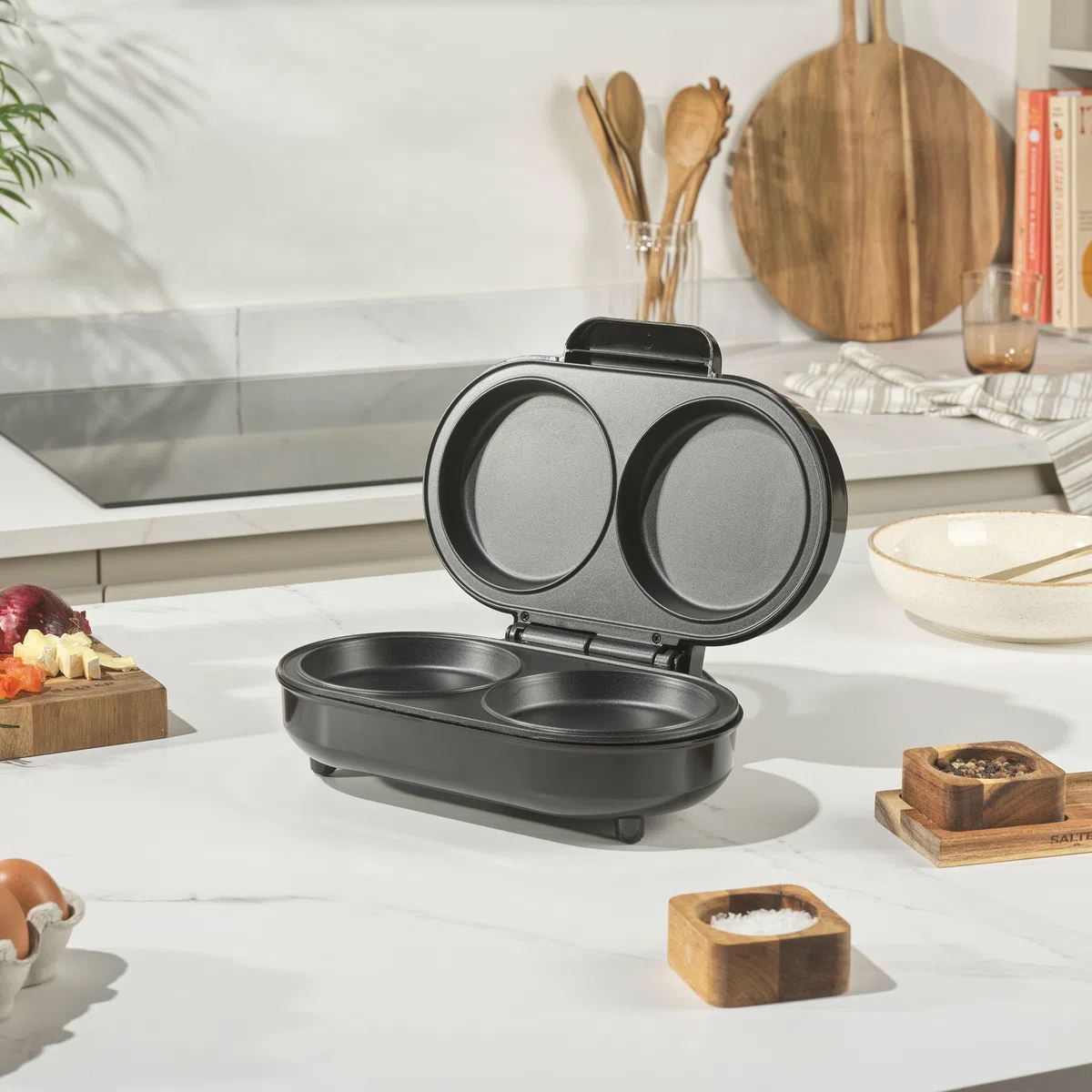 Salter XL Dual Omelette Maker – Piastre di Cottura Antiaderenti a Riempimento Profondo, Doppio Cuociuova, Prepara 2 Omelette, Non Richiede il Ribaltamento, Cucina con Poco o Nessun Olio, 850W