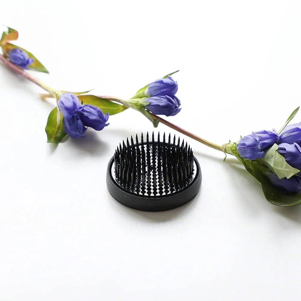 Wazakura Kenzan per Ikebana Nero 61mm, Cuscino per Spilli Floreali Rotondo, Accessori per l'Arrangiamento Floreale Giapponese Pin Frog - Kenzan Nero Rotondo 61mm