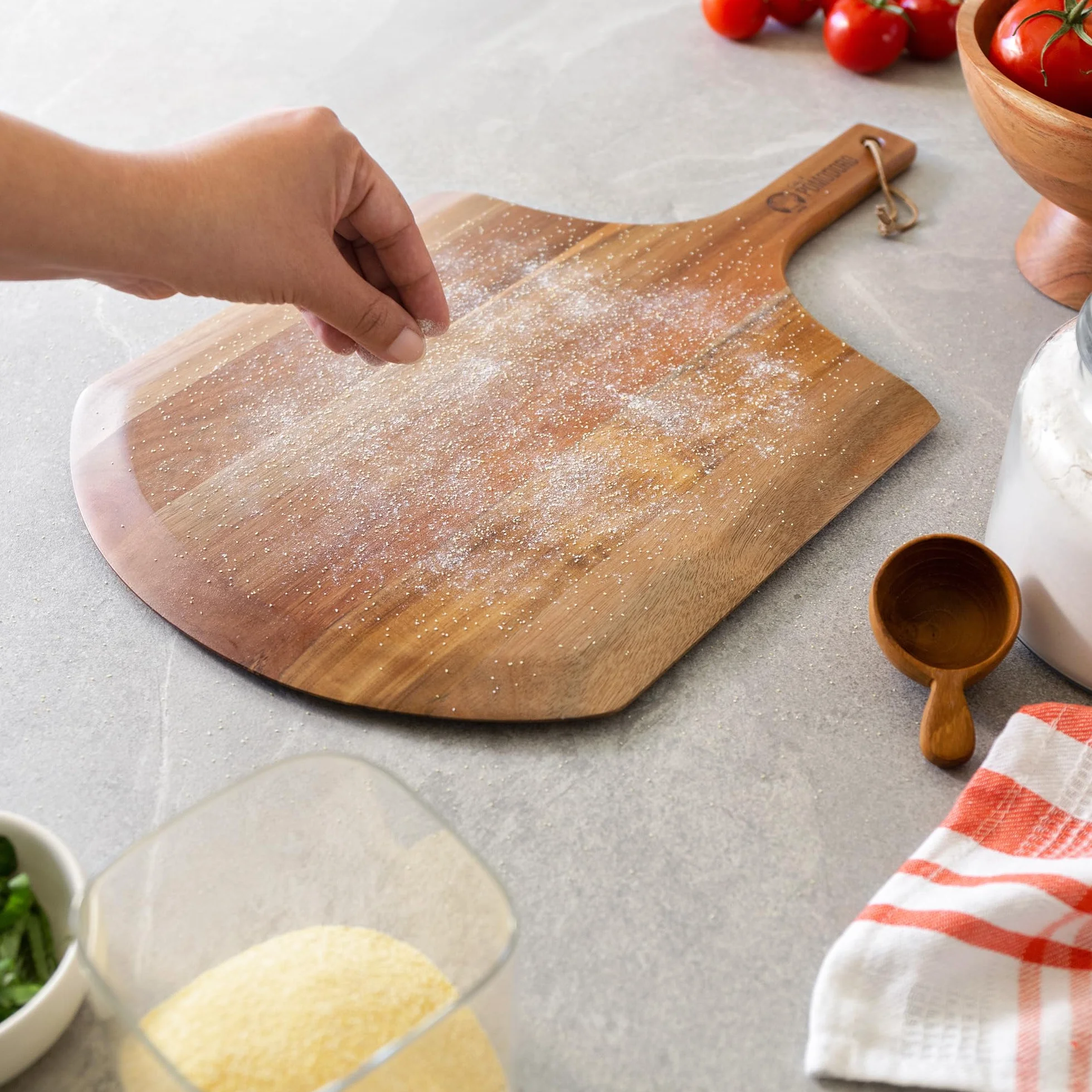 Chef Pomodoro di Acacia Pizza Peel, peso leggero in legno per pizza e pane fatti in casa, spatola per pizza gourmet di lusso (30,5 cm)