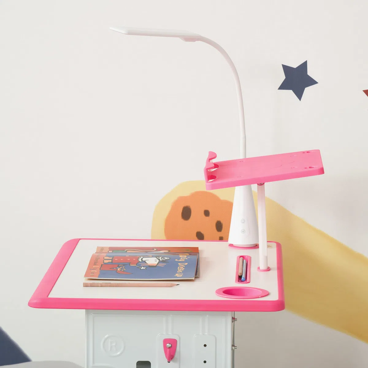 HOMCOM Banchetto per Bambini 6-12 Anni ad Altezza Regolabile con Lampada LED, Leggio e Mensola, Set Banco con Sedia per Bambini in PP, Acciaio e MDF, Rosa