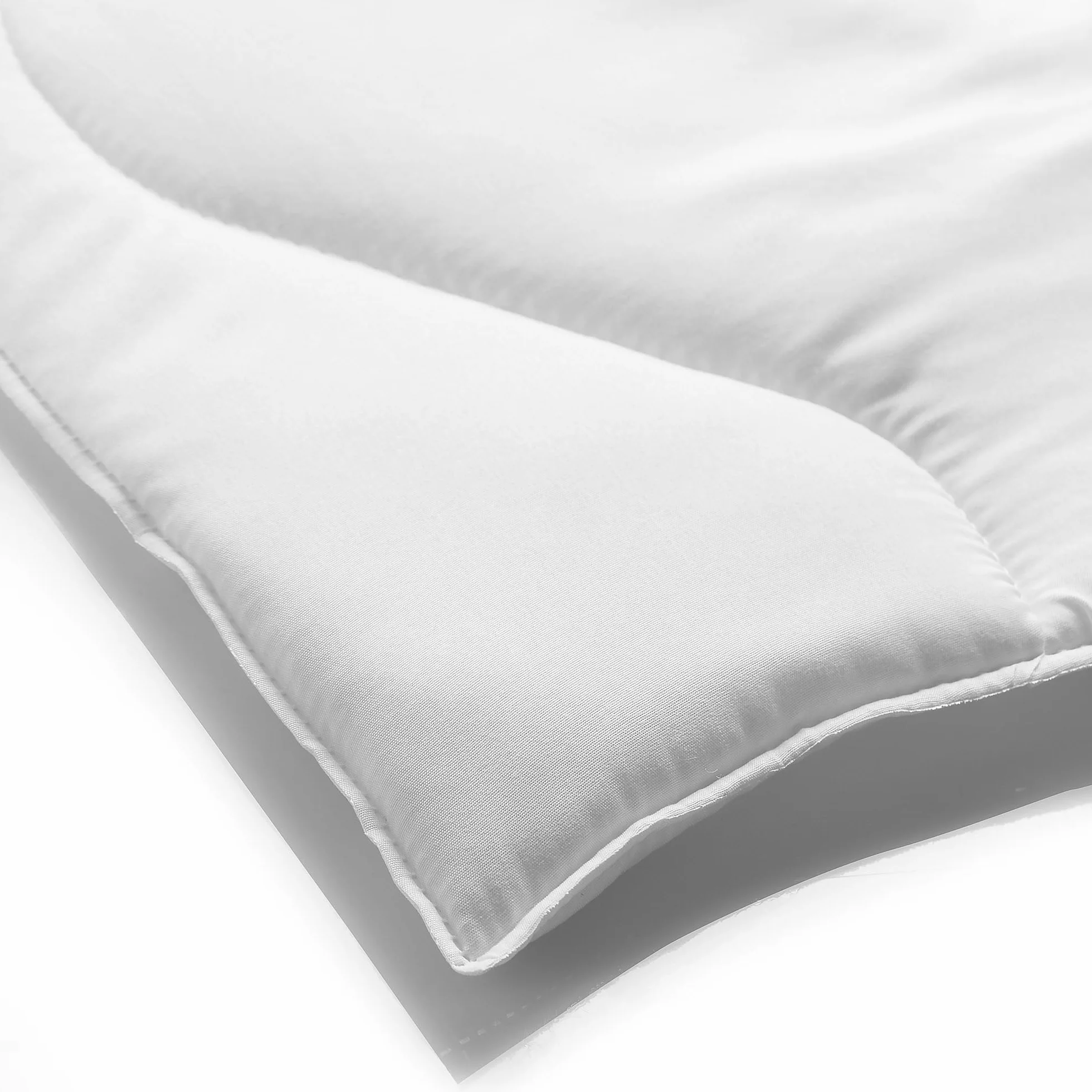 DecoKing Piumino 135 x 200 cm, Piumone Leggero per Letto Singolo, Trapunta in Microfibra per Tutte le Stagioni, 100% Imbottitura in Fibra Cava, Oeko-Tex Standard 100, Bianco, Inez