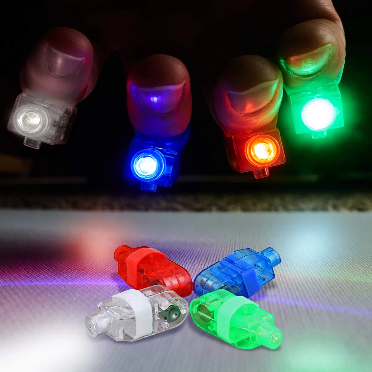 THE TWIDDLERS - 100 Luci da Dito LED - Elastico, Fino a 8 Ore di Durata Batteria, Sacchetti per Feste di Compleanno per Bambini, Carnevale, Halloween, Natale, Feste