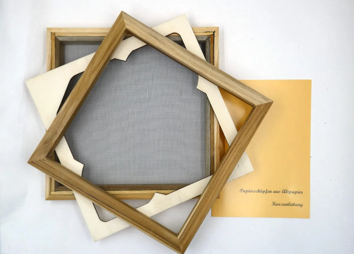 Cornice di carta, quadrata, 25 x 25 cm, con inserto per carta C6, strumento tradizionale di qualità professionale, istruzioni incluse
