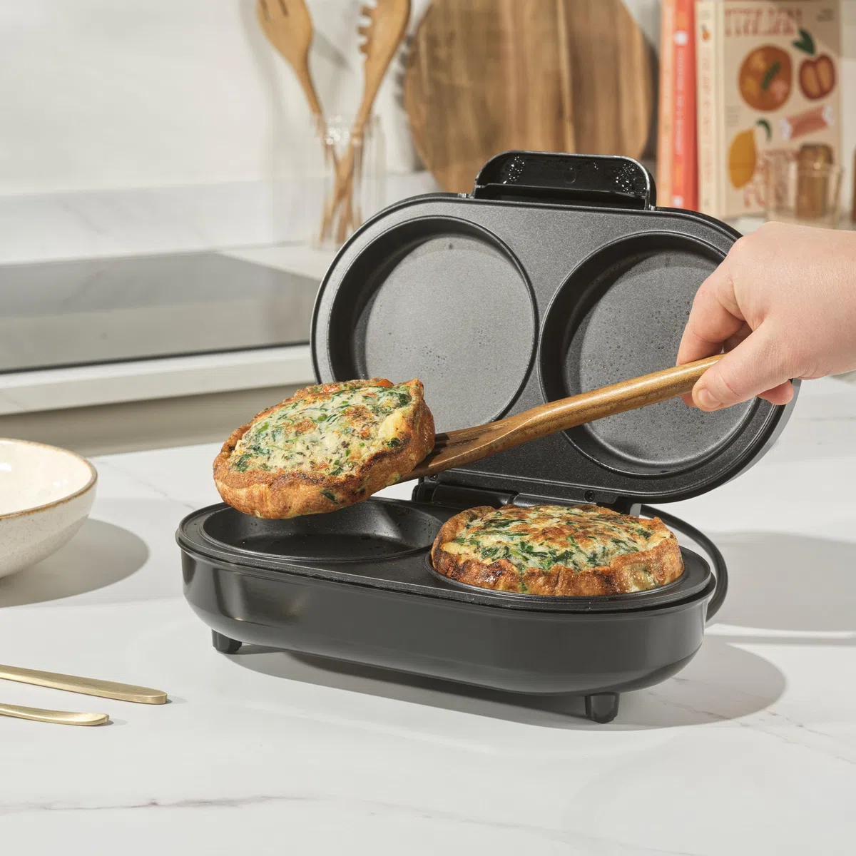 Salter XL Dual Omelette Maker – Piastre di Cottura Antiaderenti a Riempimento Profondo, Doppio Cuociuova, Prepara 2 Omelette, Non Richiede il Ribaltamento, Cucina con Poco o Nessun Olio, 850W