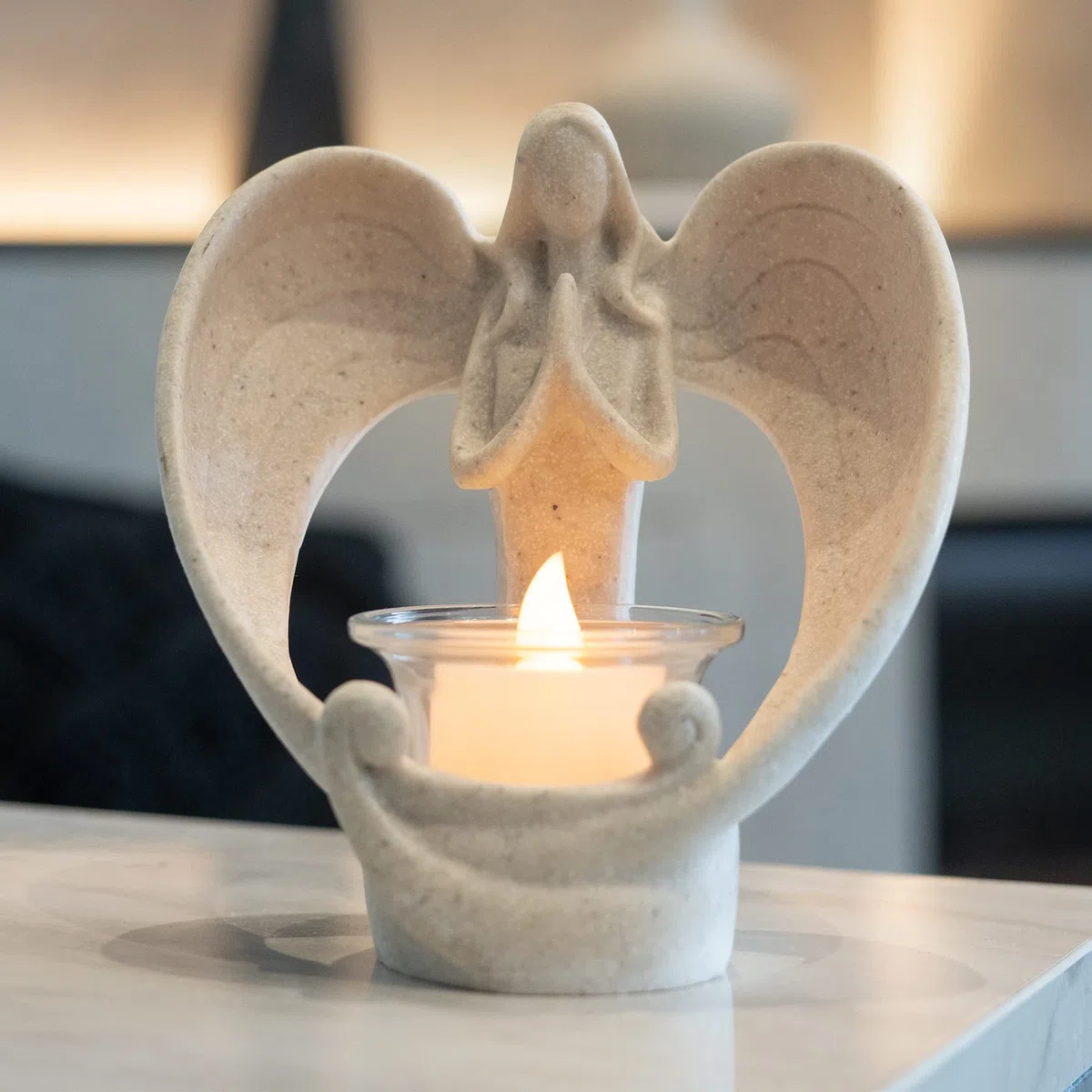 GloBrite Portacandele Angelo con Candela LED Tremolante – Statuetta Angelo Decorativo da Tavolo per Centrotavola Natalizio – Ornamento Angelo Bianco per Decorazioni Natalizie Casa e Tavola Natale
