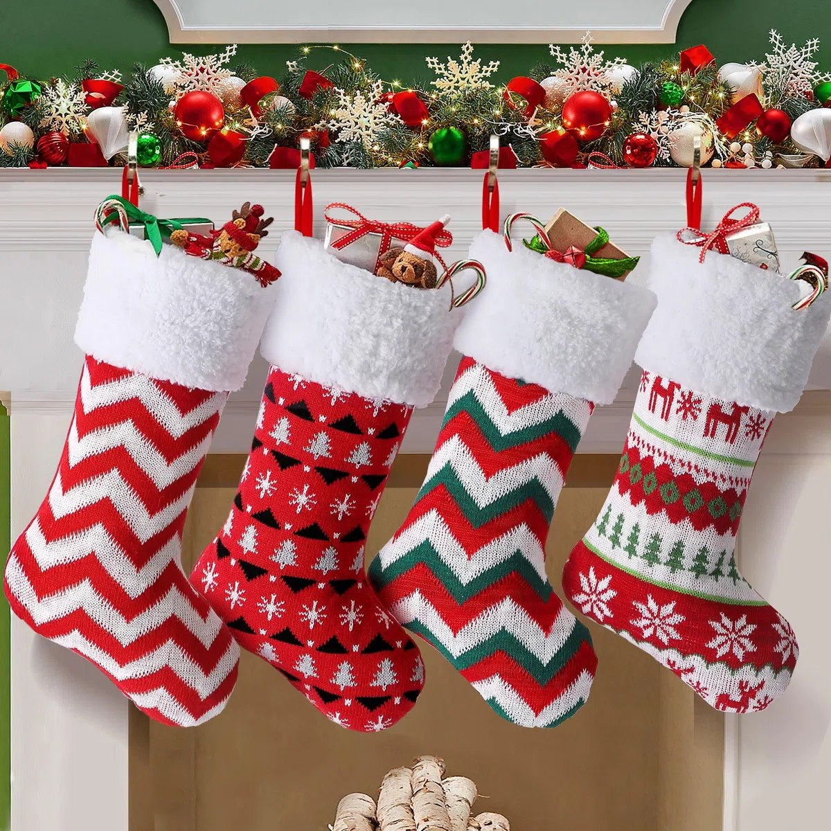 NIBESSER Calze Natalizie da Appendere Set da 4 Calze della Befana Vuote Personalizzate Sacchetti di Regalo Grandi 3D Pupazzo di Neve Babbo Natale Renna Fiocchi di Neve