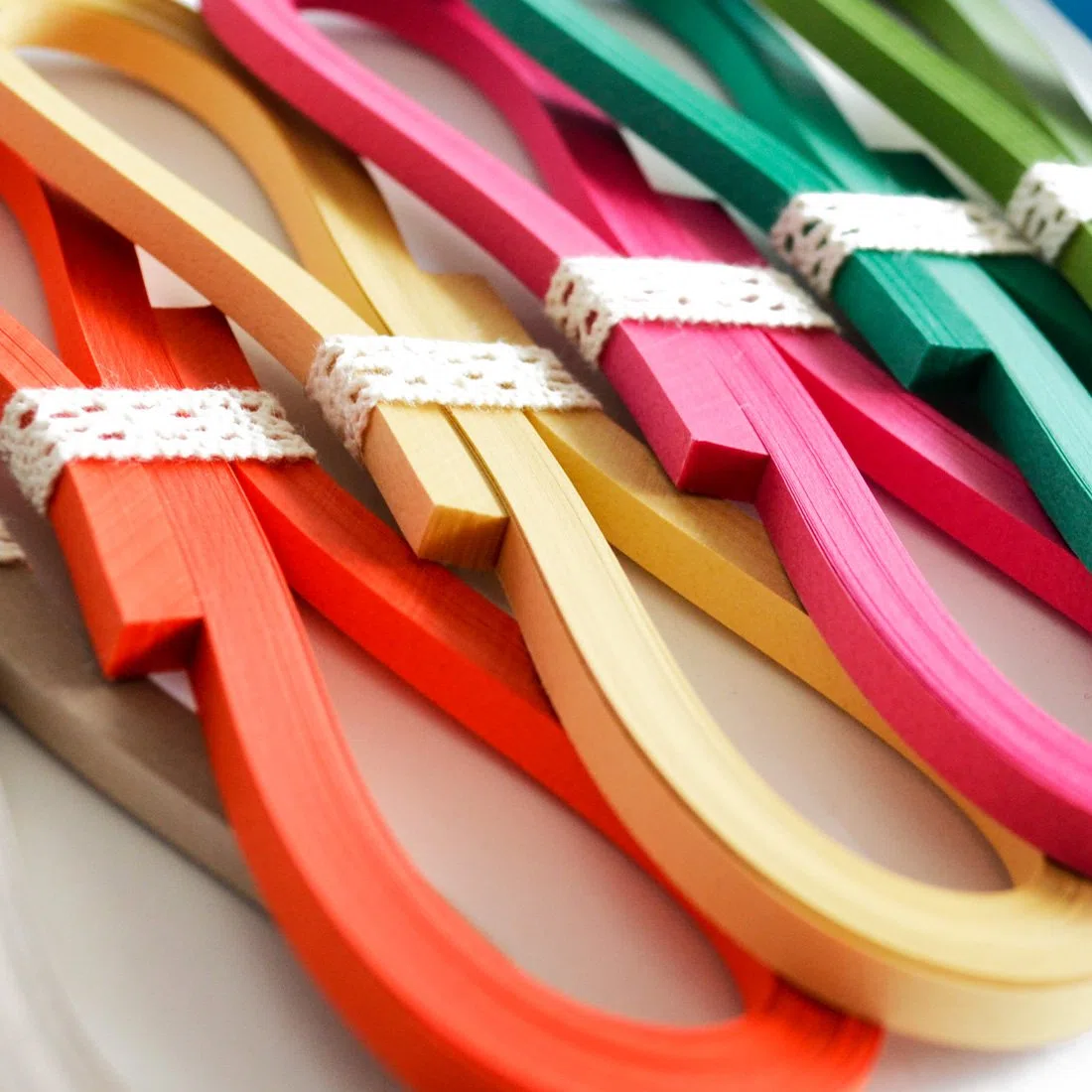 JUYA Set di Strisce per Quilling di Carta di Tant 32 colori 1280 Strisce QP390TPC32 Larghezza carta 3mm