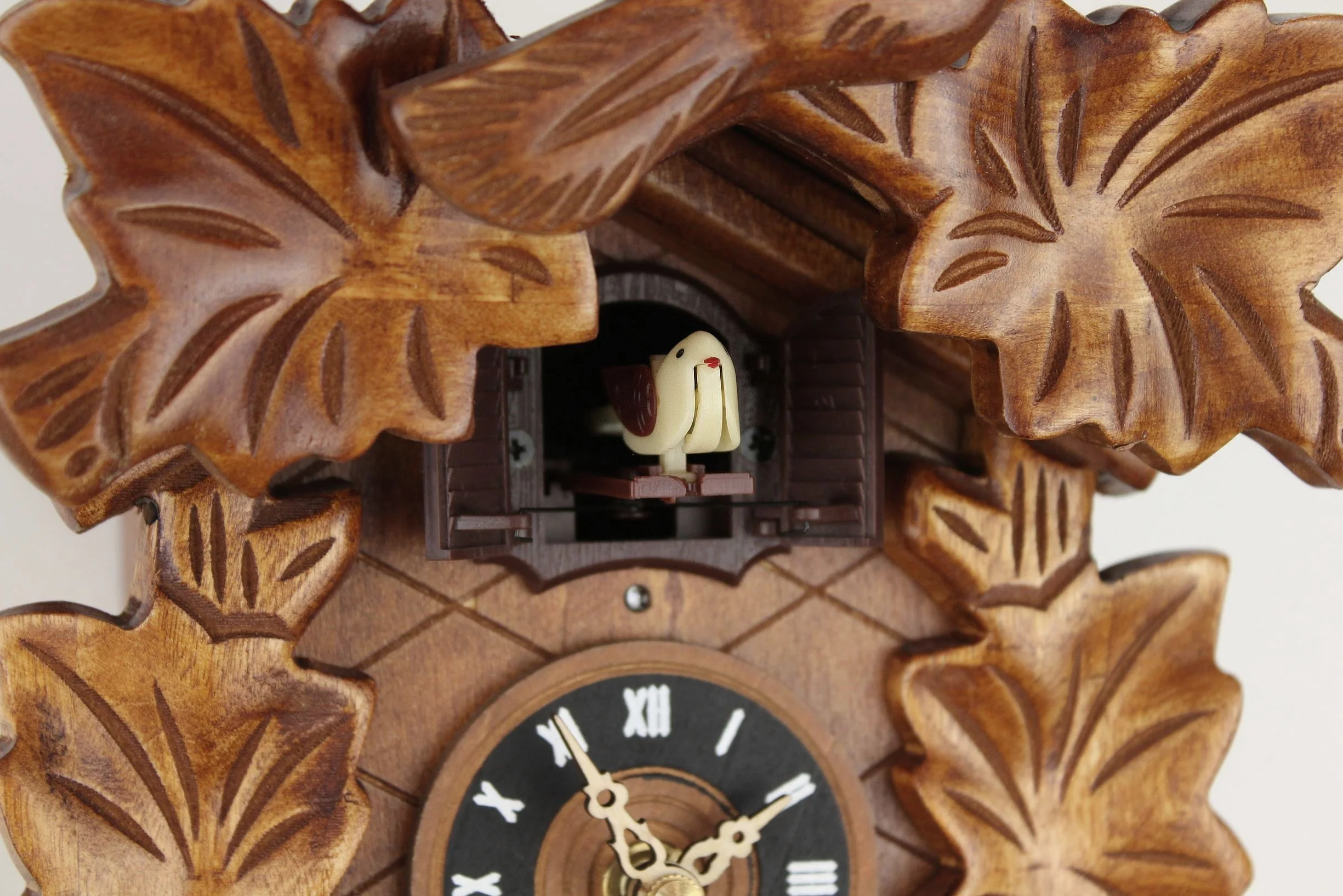 orologio a cucù, in vero legno, alimentato a batterie, a quarzo, suona il richiamo del cuculo, a cinque foglie, 22 cm
