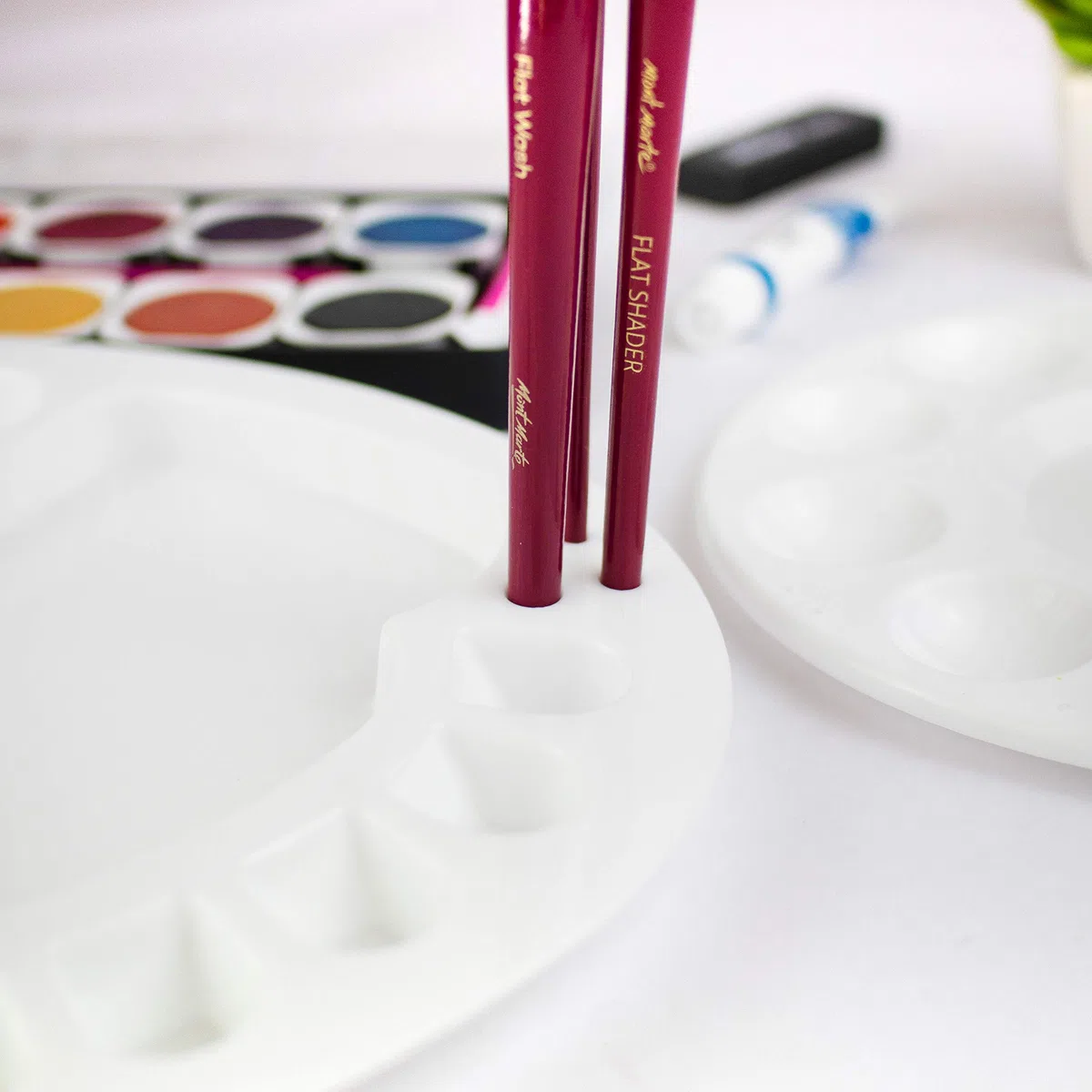 Mont Marte Tavolozza Pittura – Ovale – 34x25 cm – Paletta ideale per Artisti per Gouache, Pittura Acrilica e Acquerelli – Tavolozza di Pittura con un totale di 17 Pozzi di Miscelazione