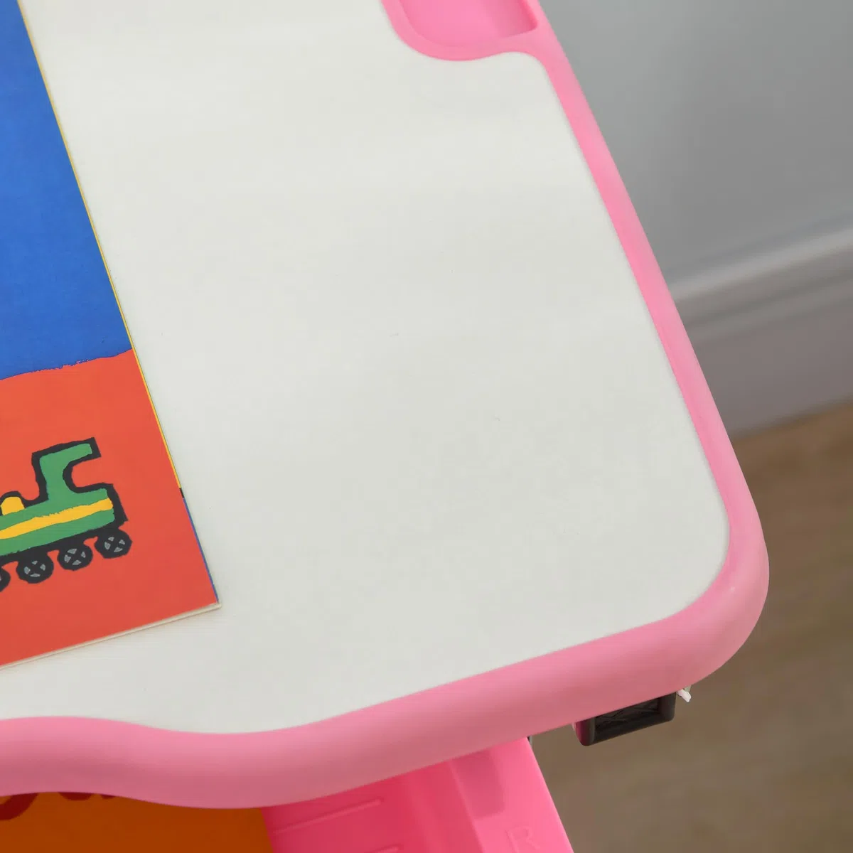 HOMCOM Banco Scuola per Bambini 6-12 Anni Regolabili in Altezza, Set Scrivania e Sedia per Bambini con Piano Inclinabile 45°, Cassetto, 2 Portapenne e Gancio, Rosa